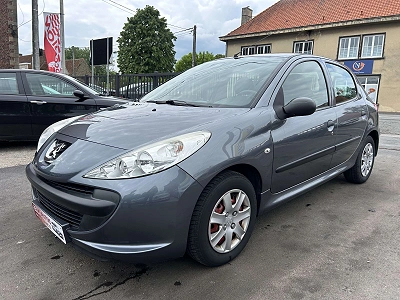 Peugeot 206 + 1.1i Trendy 5 portes Avec Carnet Complet *** VERROUILLAGE CENTRAL/ VITRES ELECTRIQUES ***
