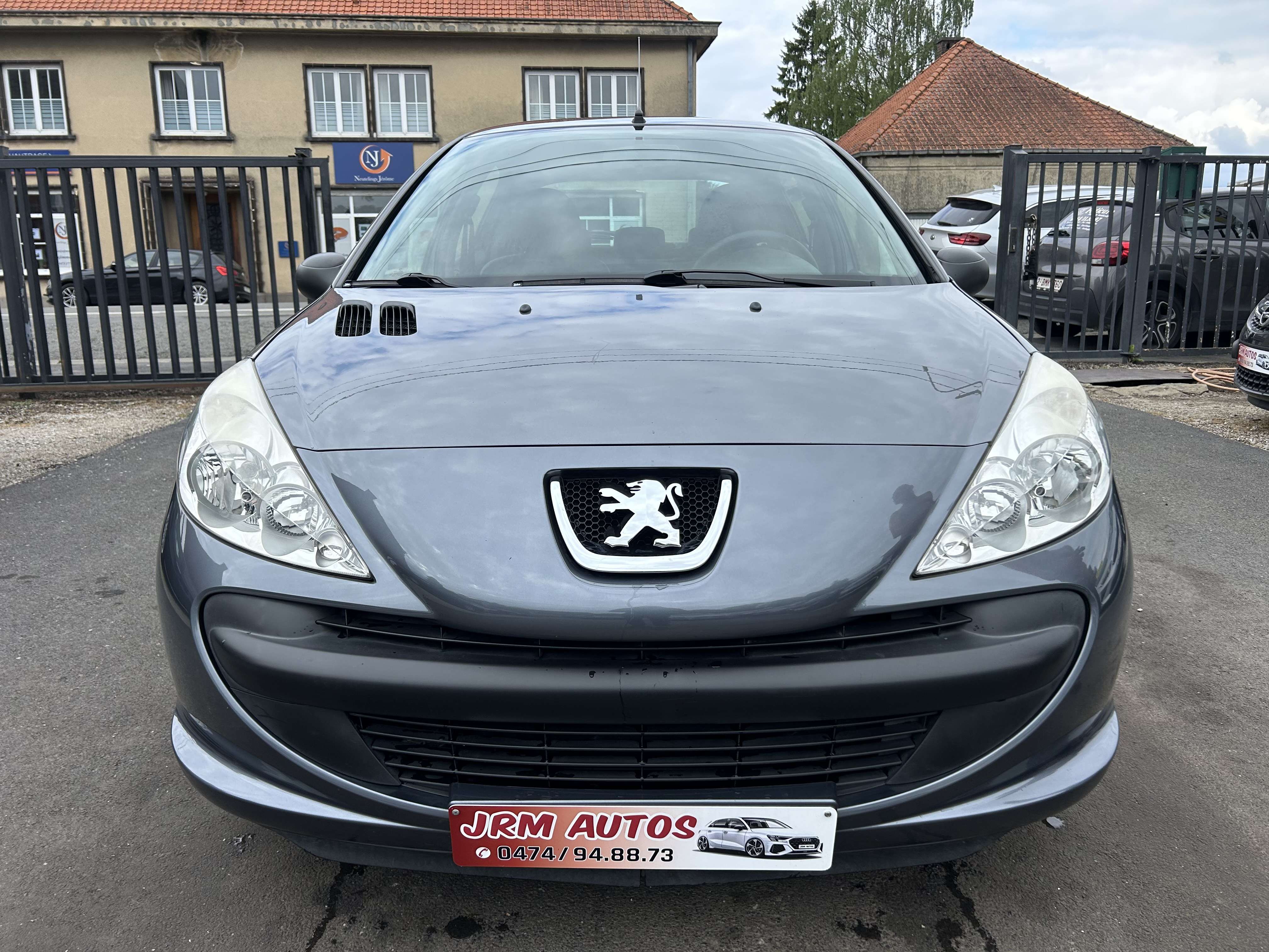 Peugeot 206 + 1.1i Trendy 5 portes Avec Carnet Complet *** VERROUILLAGE CENTRAL/ VITRES ELECTRIQUES ***