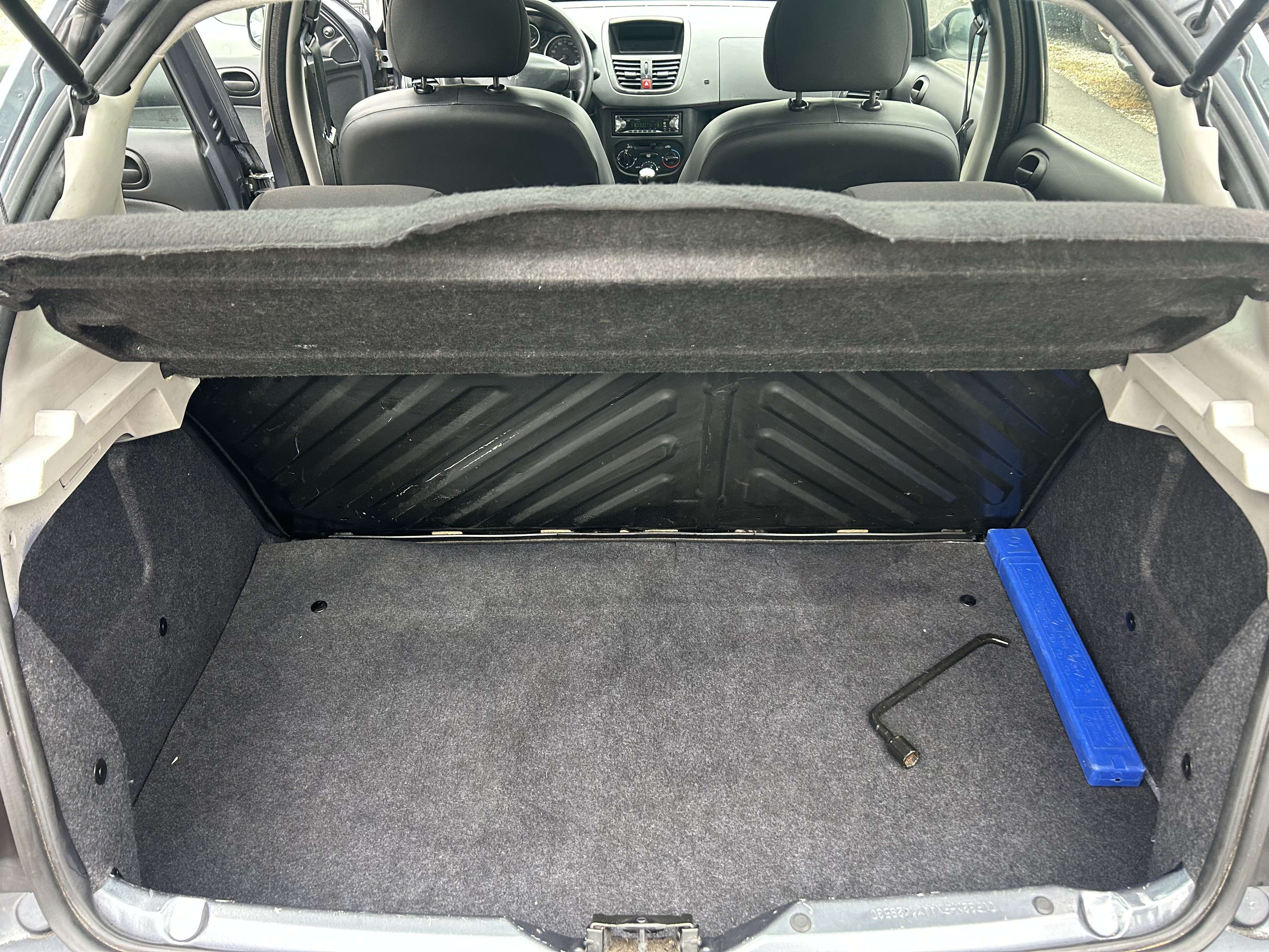 Peugeot 206 + 1.1i Trendy 5 portes Avec Carnet Complet *** VERROUILLAGE CENTRAL/ VITRES ELECTRIQUES ***