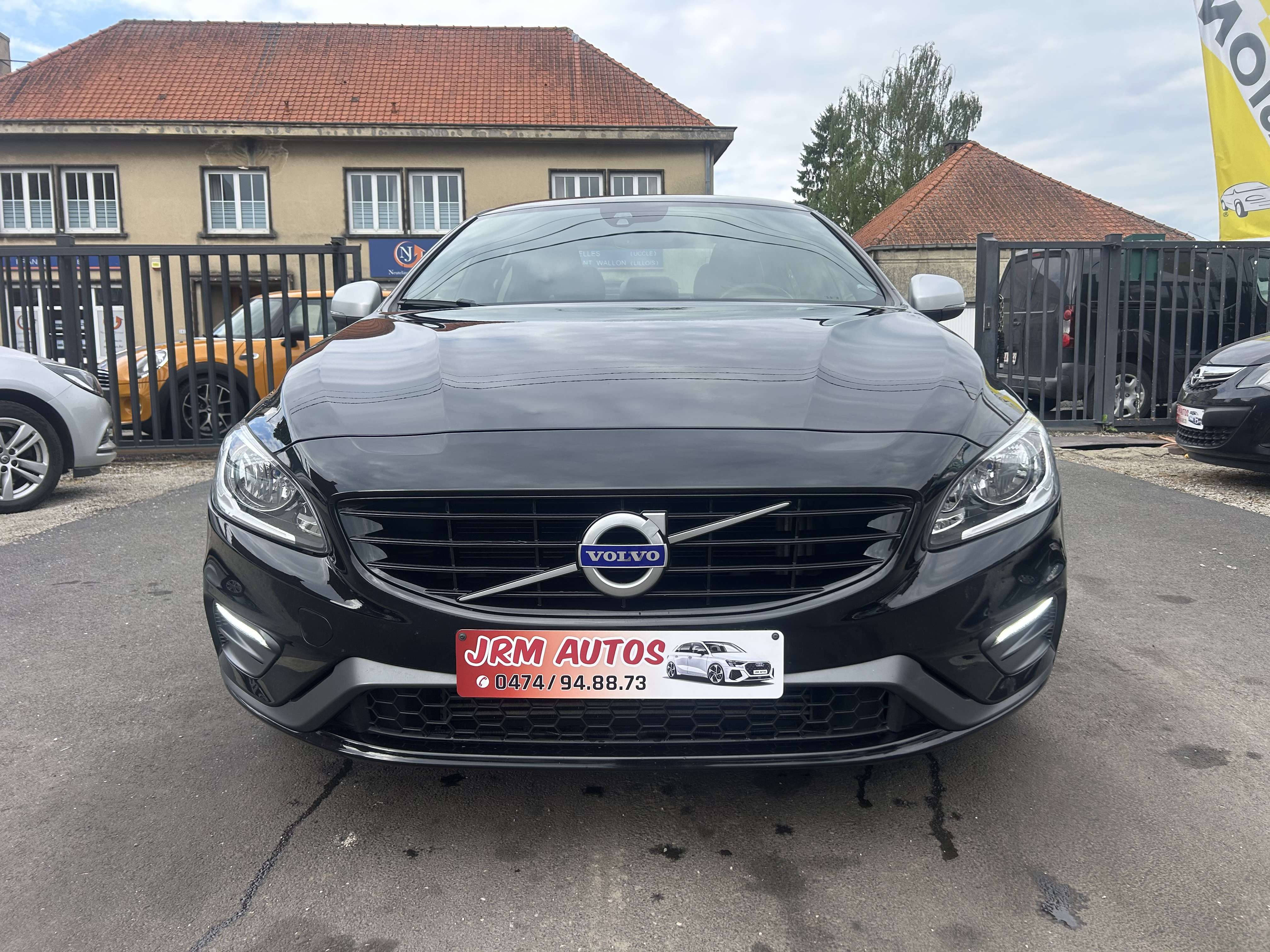 Volvo S60 2.0 D2 Momentum R-Design Avec Carnet Complet *** CLIM AUTO/GPS ***