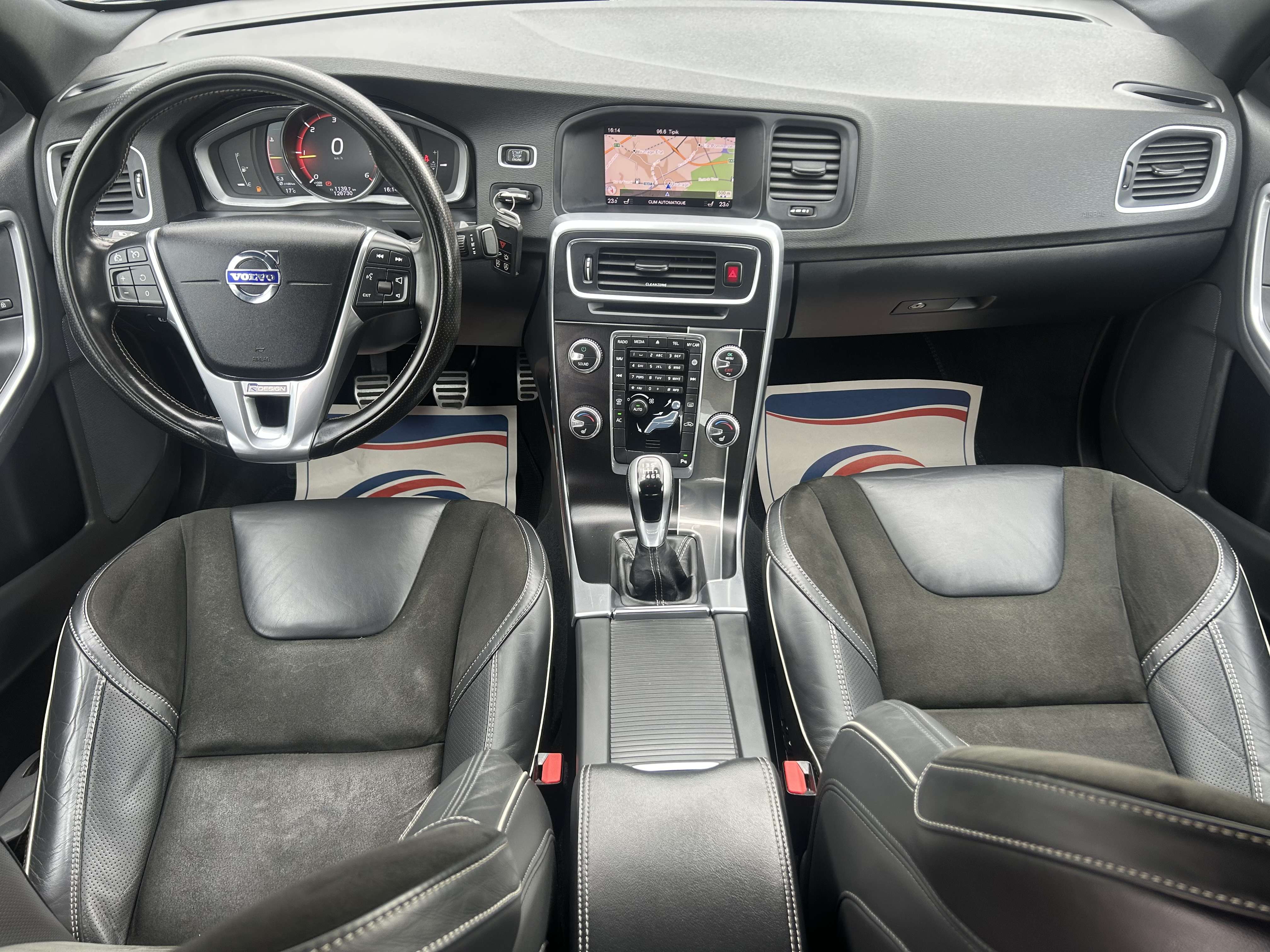 Volvo S60 2.0 D2 Momentum R-Design Avec Carnet Complet *** CLIM AUTO/GPS ***