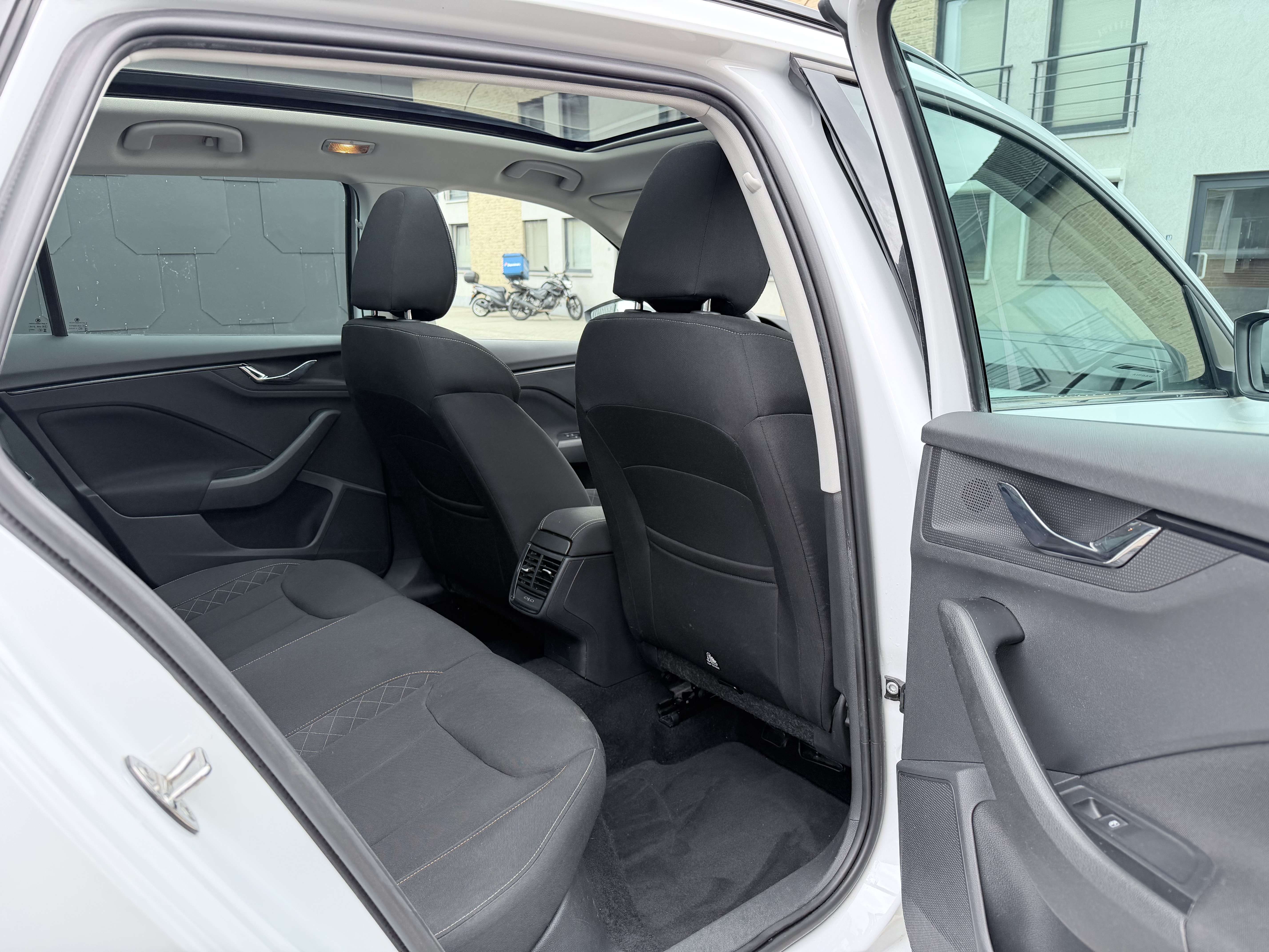 Skoda Kamiq PANO | CARPLAY | DIGITAAL DASH | ZETELVERWARMING