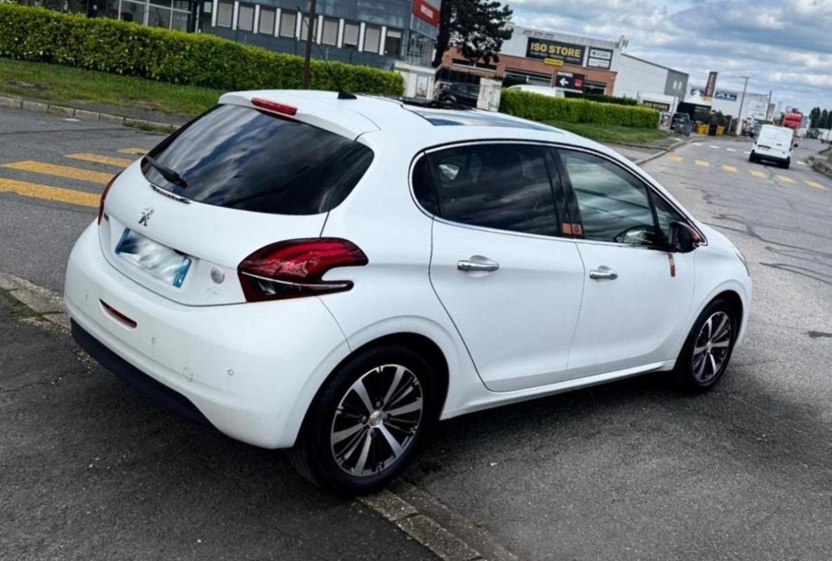 Peugeot 208 1.2 PT 110 CV ROLAND GARROS TOIT PANO