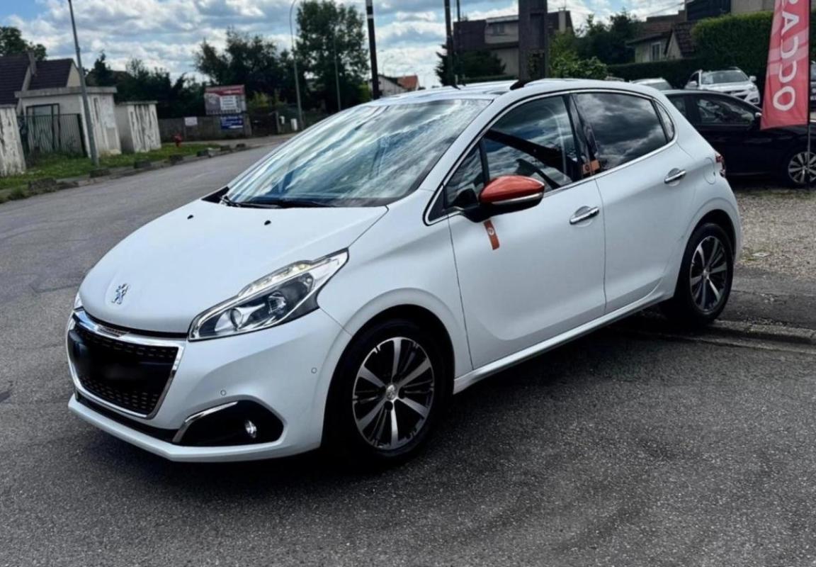 Peugeot 208 1.2 PT 110 CV ROLAND GARROS TOIT PANO