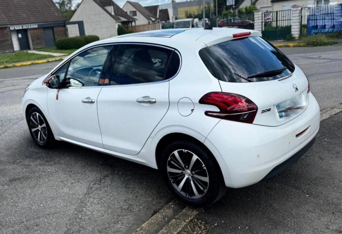 Peugeot 208 1.2 PT 110 CV ROLAND GARROS TOIT PANO