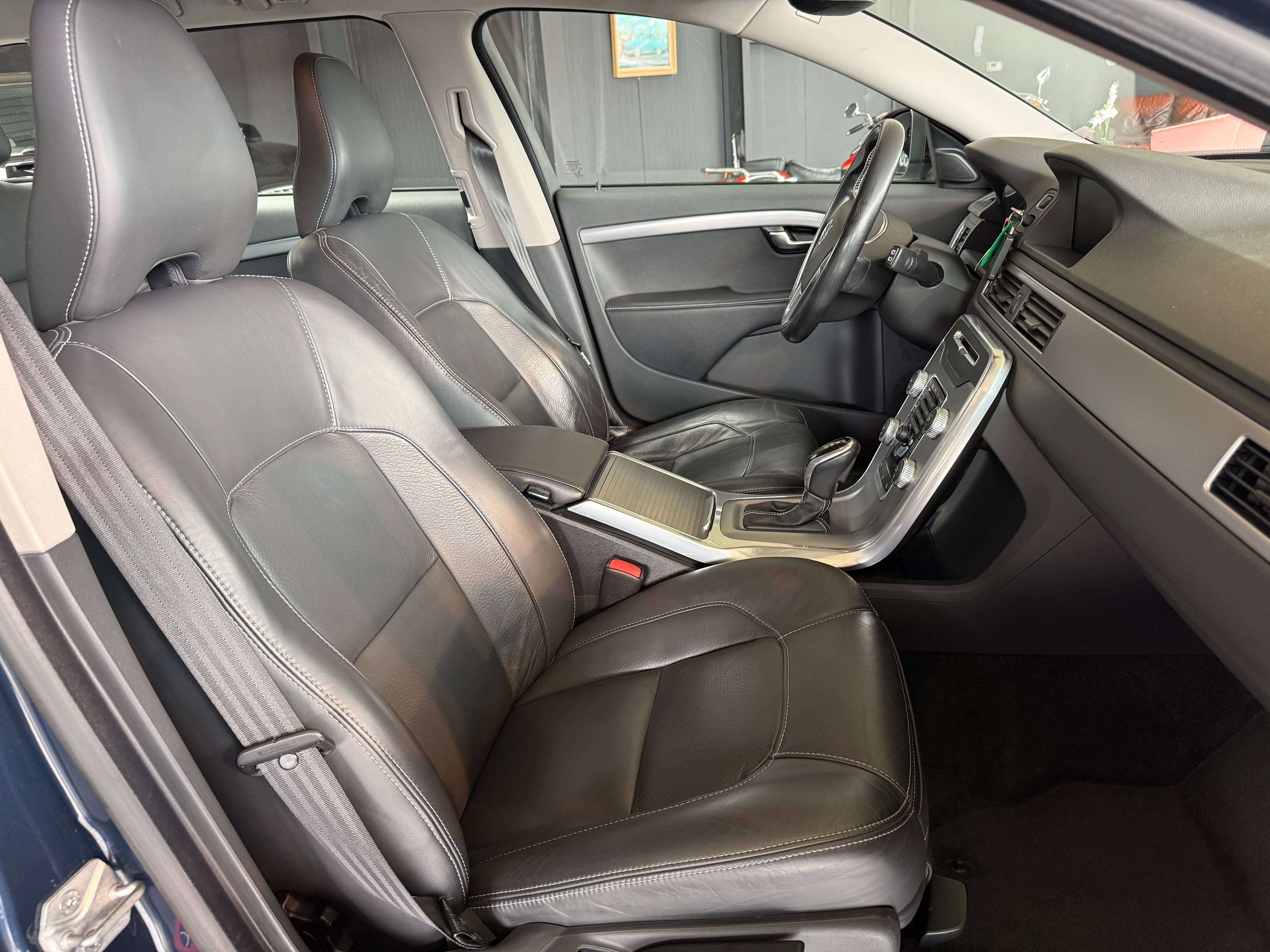 Volvo V70 2.0 D4 Geartronic* 133 KW*LEDER*VERWARM*NAVI*EURO6