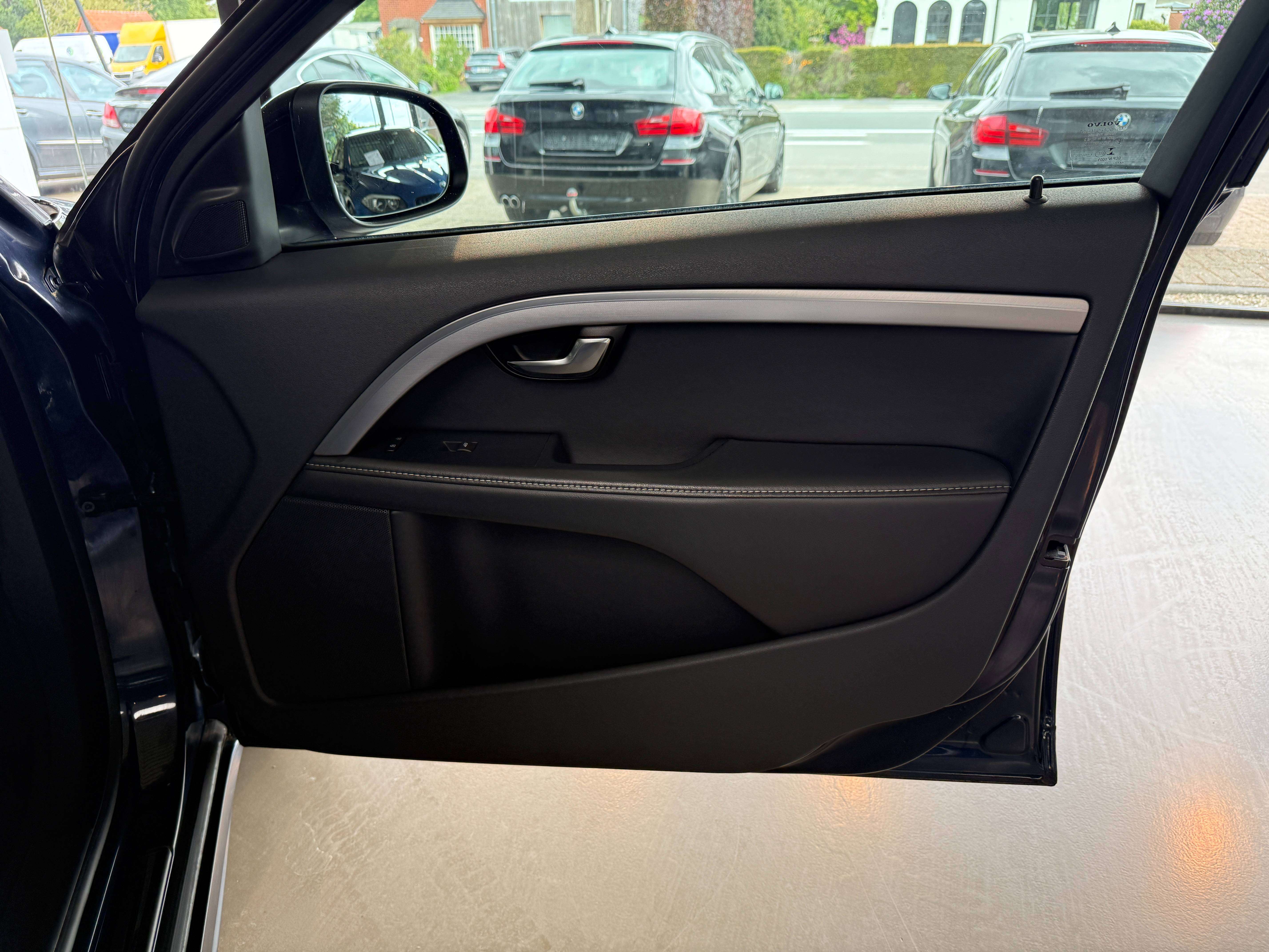 Volvo V70 2.0 D4 Geartronic* 133 KW*LEDER*VERWARM*NAVI*EURO6