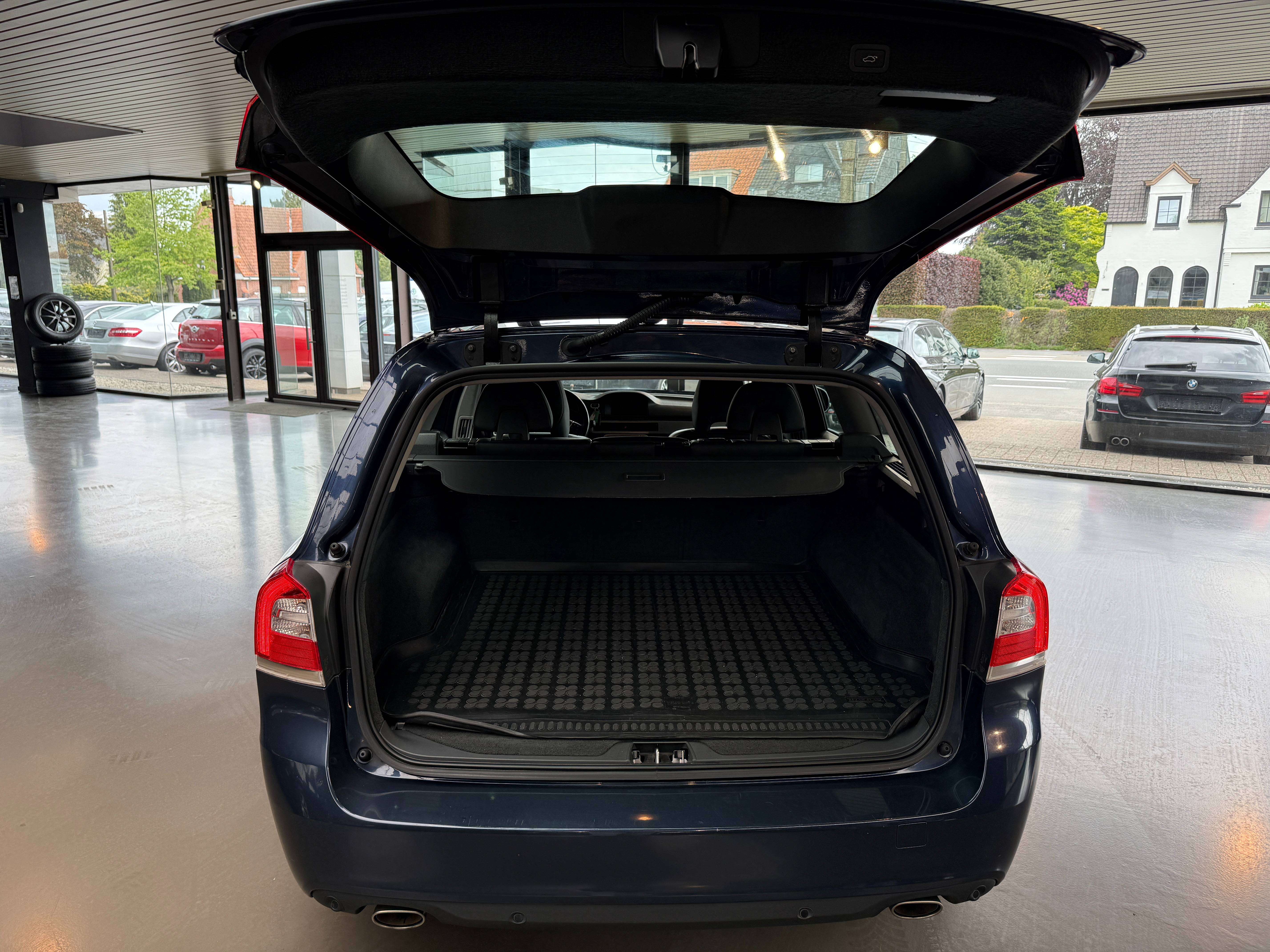 Volvo V70 2.0 D4 Geartronic* 133 KW*LEDER*VERWARM*NAVI*EURO6