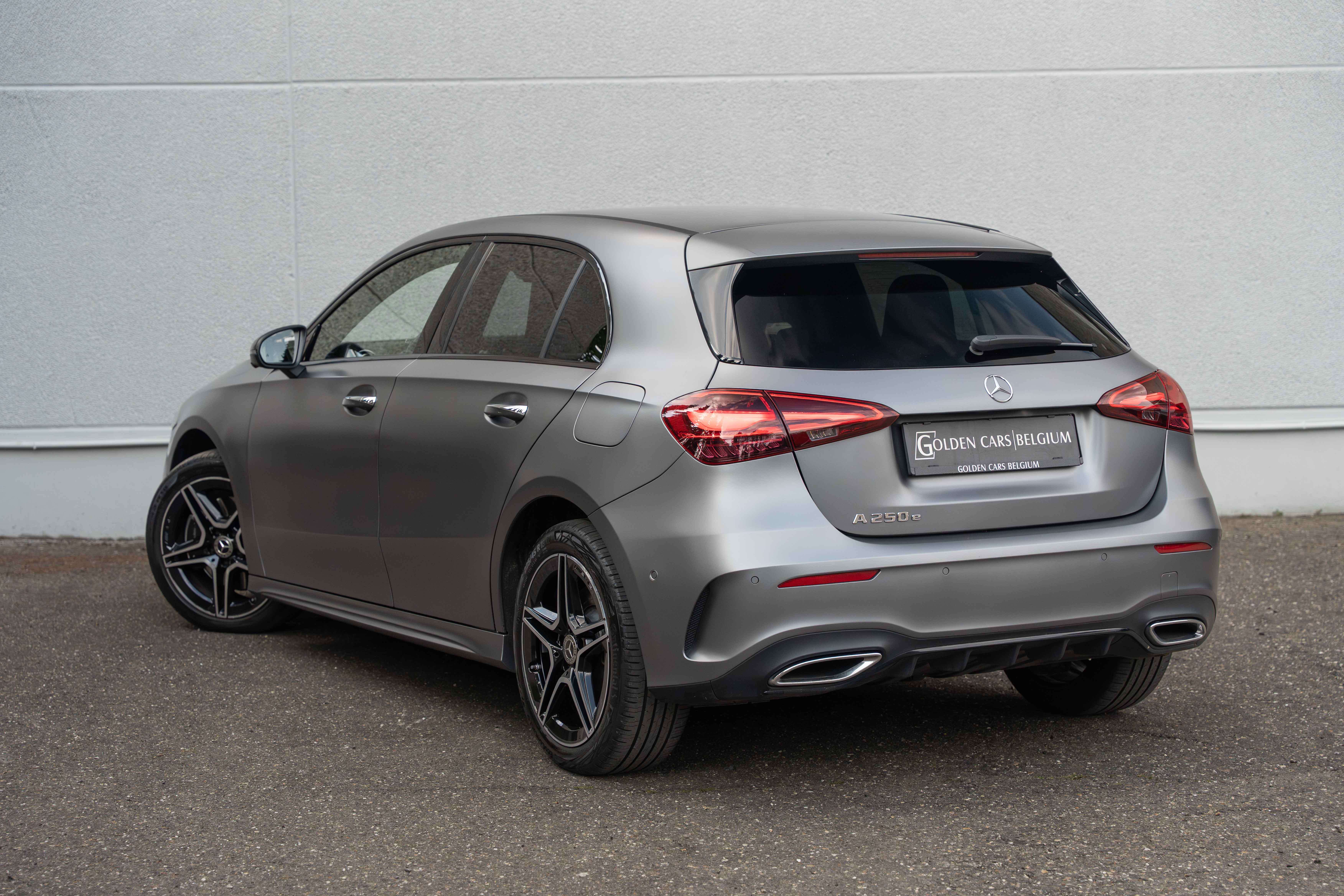 Mercedes-Benz A 250 e AMG/MOUNTAINGREY/LED/ACC/MEMORY/BURMESTER/AMBIENTE/360°/KEYLESS