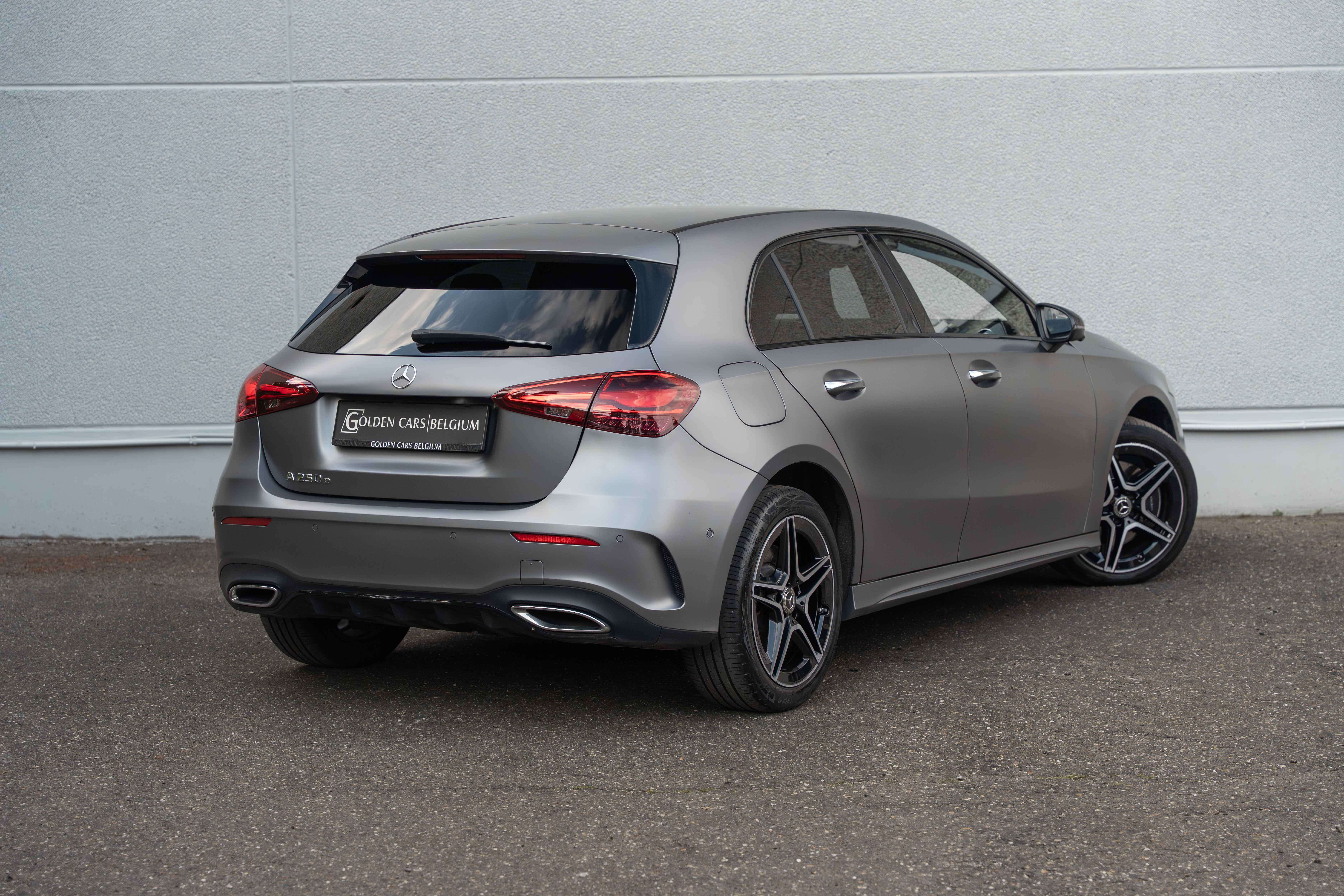 Mercedes-Benz A 250 e AMG/MOUNTAINGREY/LED/ACC/MEMORY/BURMESTER/AMBIENTE/360°/KEYLESS