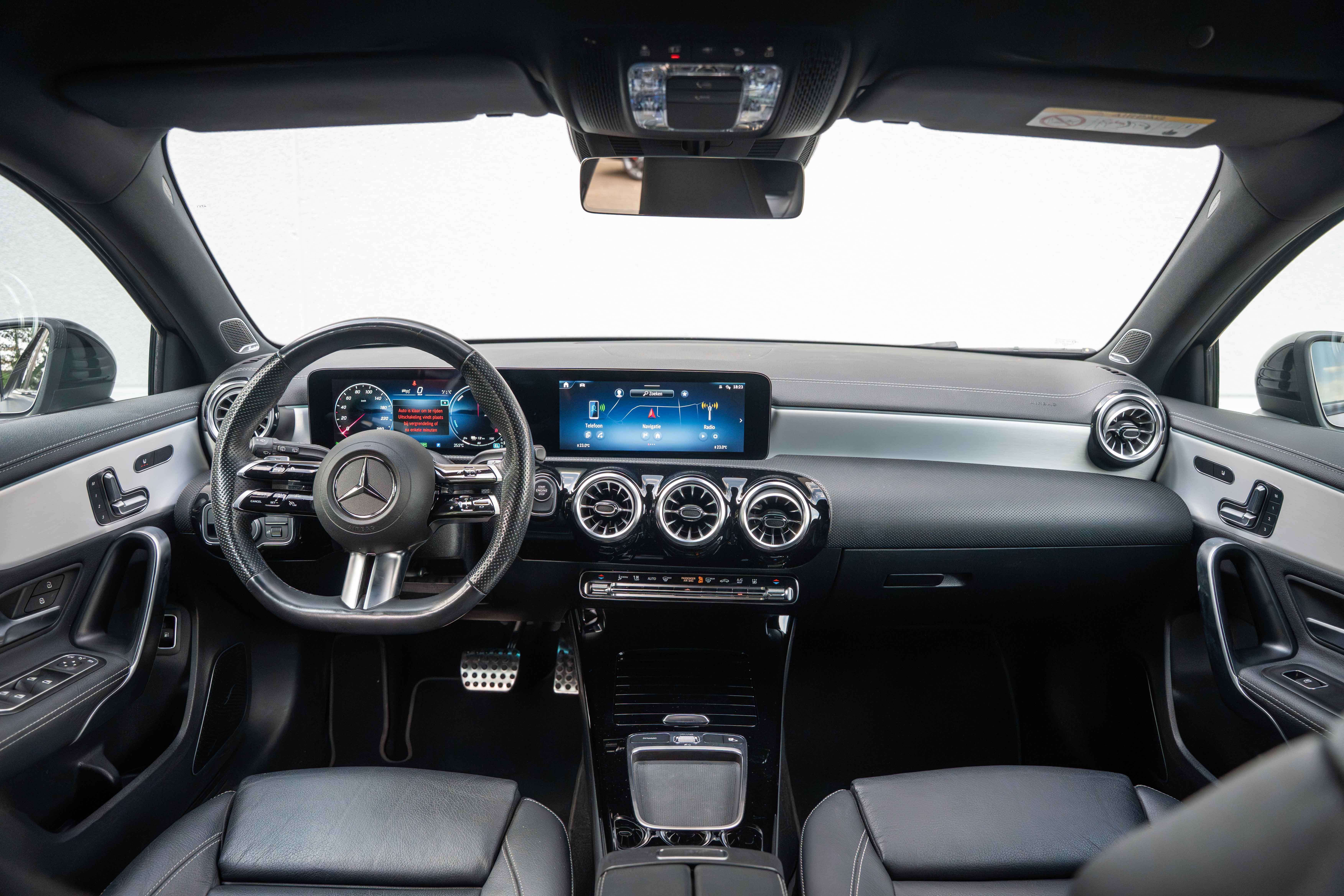 Mercedes-Benz A 250 e AMG/MOUNTAINGREY/LED/ACC/MEMORY/BURMESTER/AMBIENTE/360°/KEYLESS