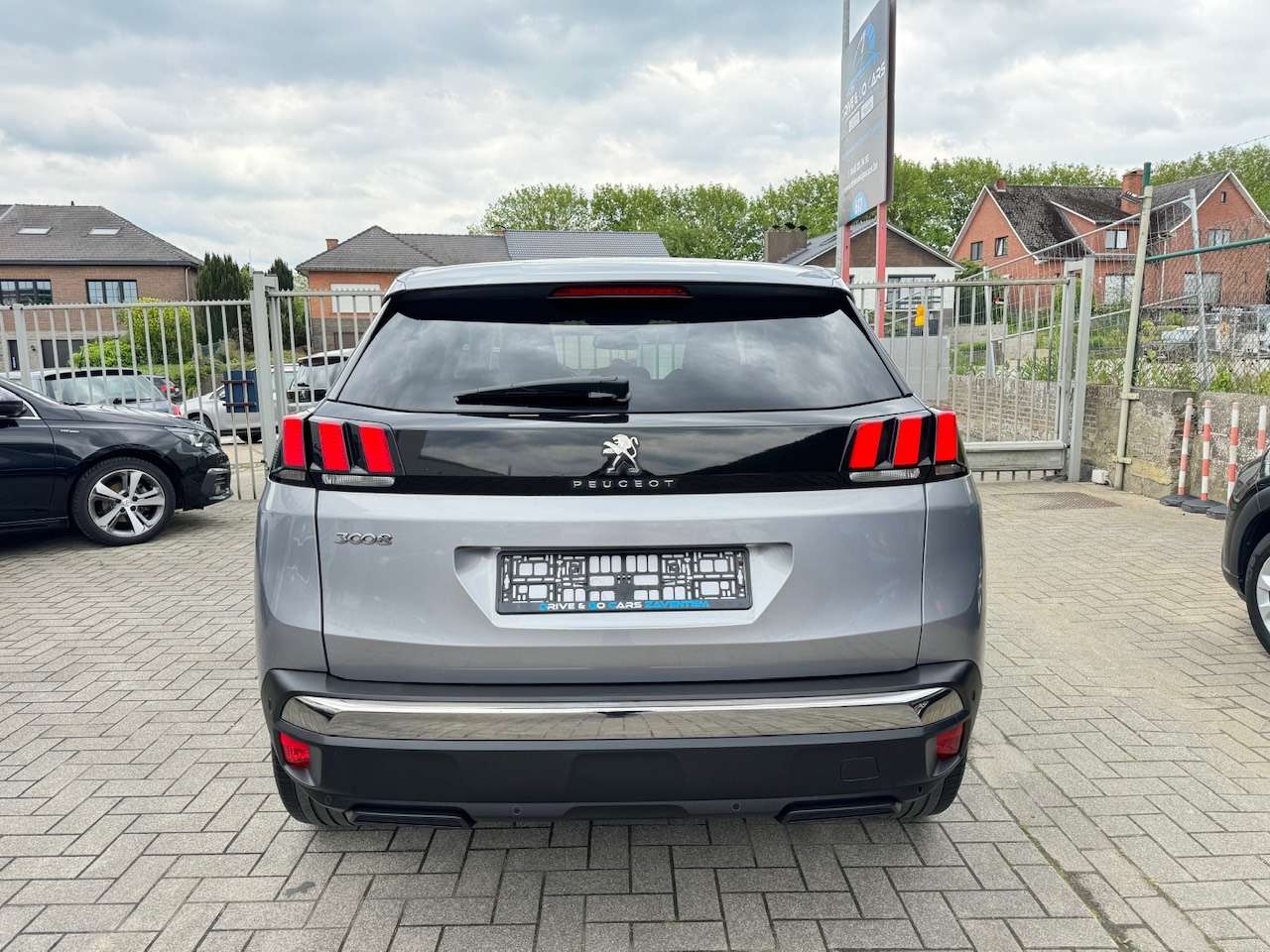 Peugeot 3008 Allure 1.2 Benzine  - CarPlay ** 1 JAAR GARANTIE ** !!