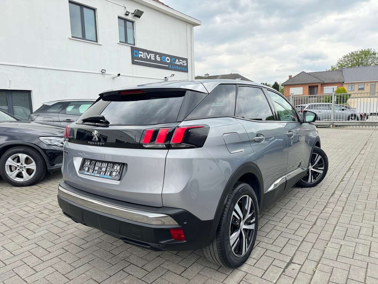 Peugeot 3008 Allure 1.2 Benzine  - CarPlay ** 1 JAAR GARANTIE ** !!