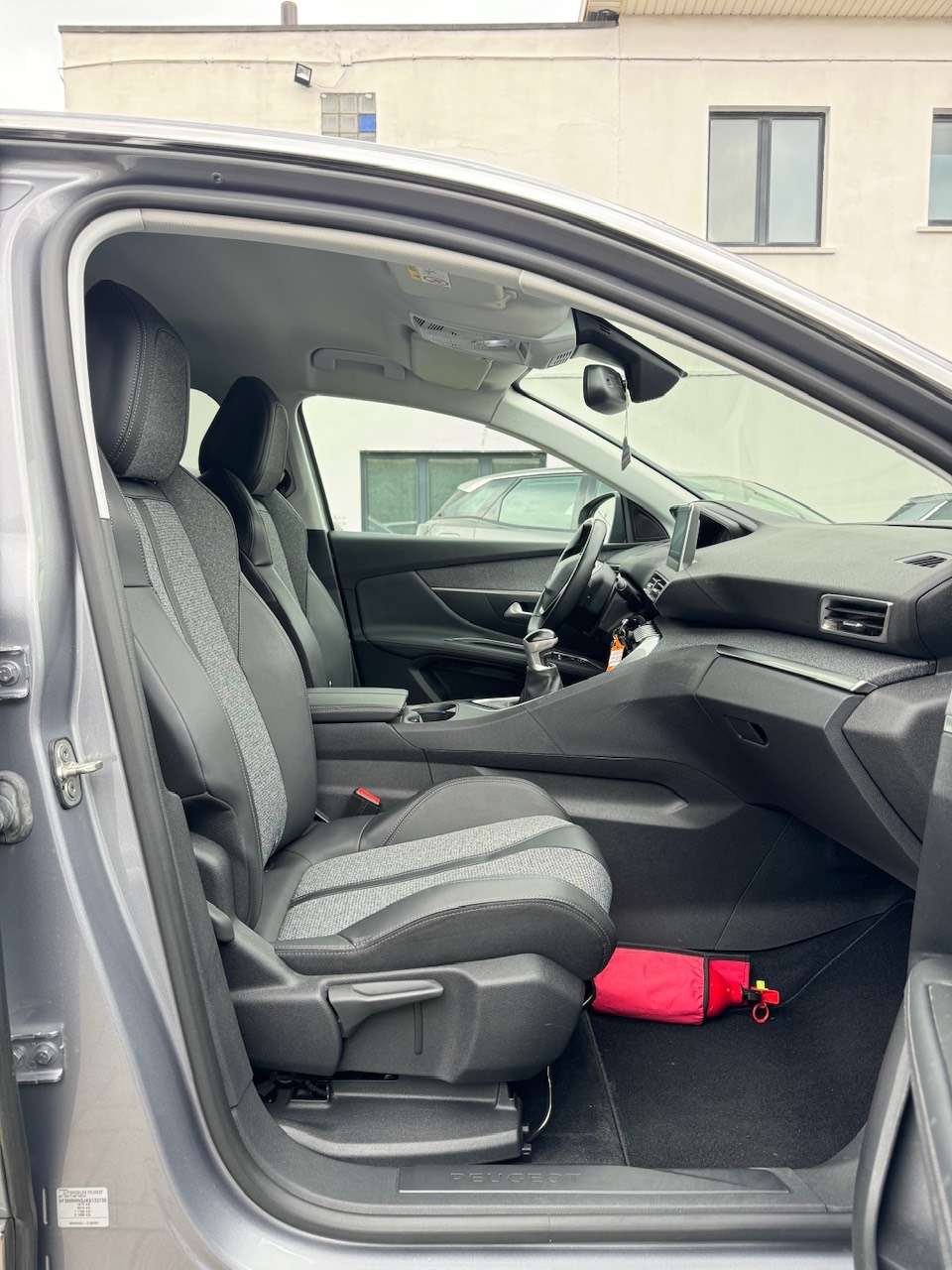 Peugeot 3008 Allure 1.2 Benzine  - CarPlay ** 1 JAAR GARANTIE ** !!