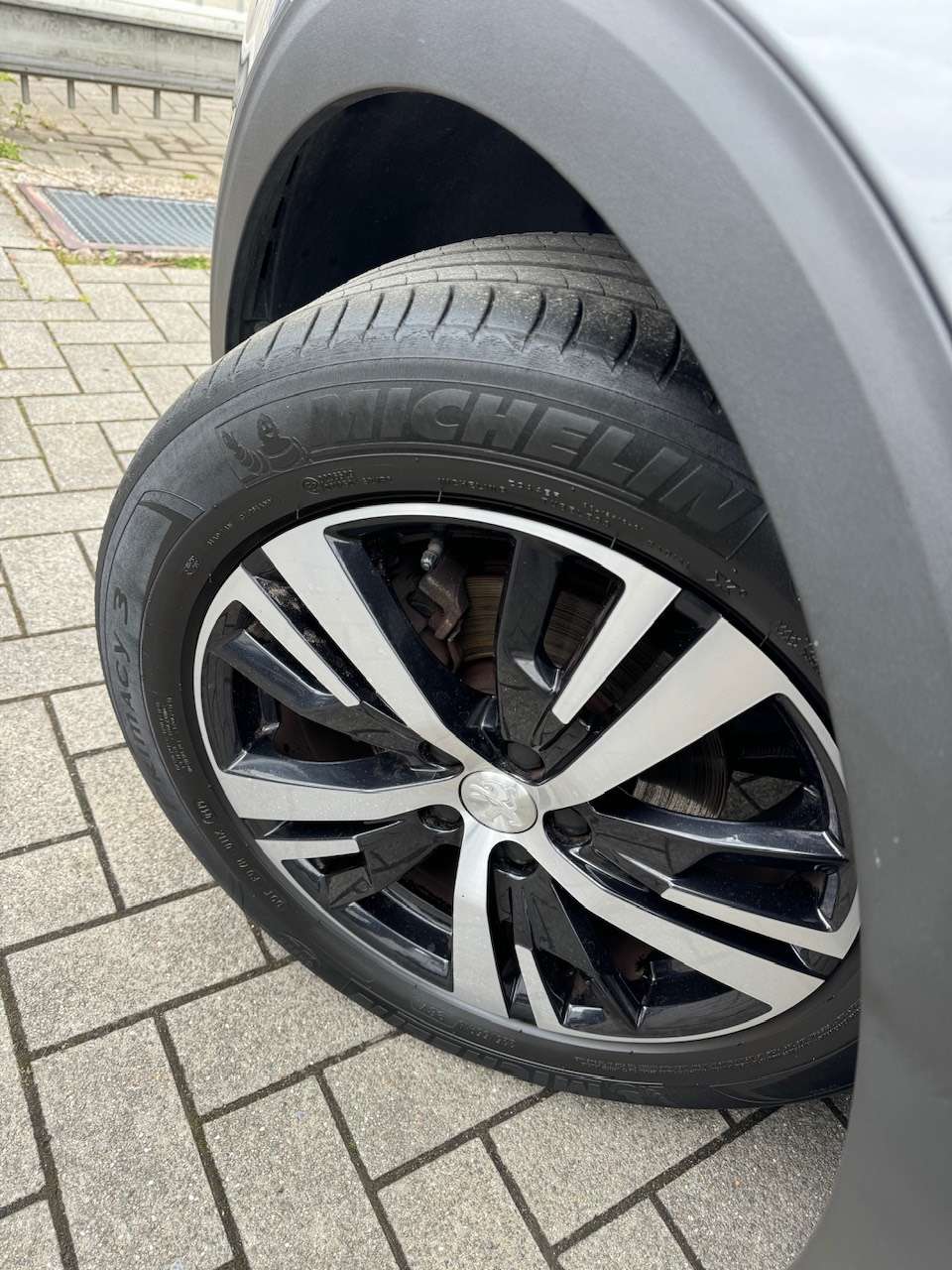 Peugeot 3008 Allure 1.2 Benzine  - CarPlay ** 1 JAAR GARANTIE ** !!