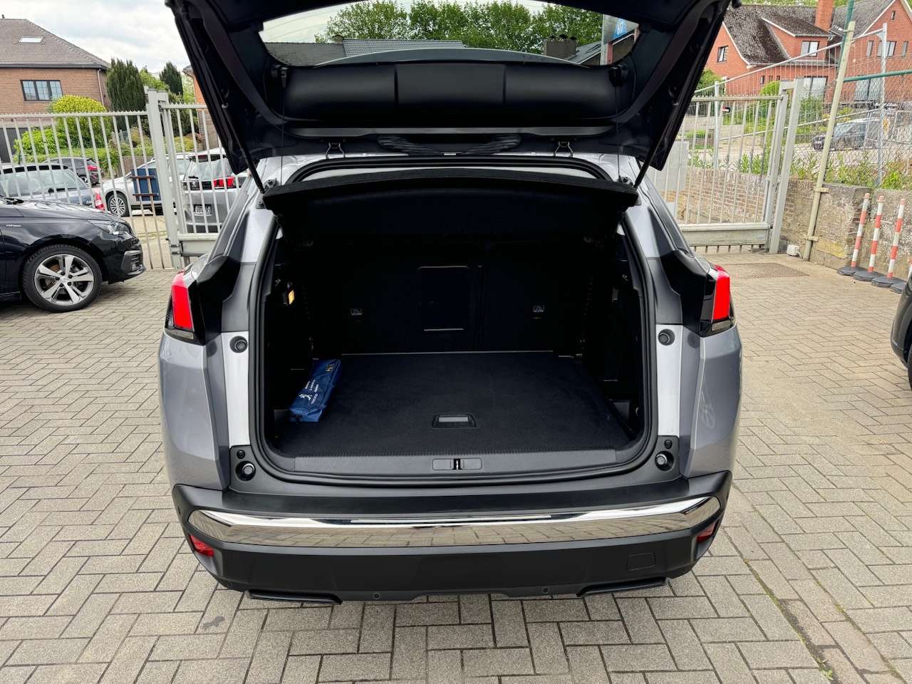 Peugeot 3008 Allure 1.2 Benzine  - CarPlay ** 1 JAAR GARANTIE ** !!