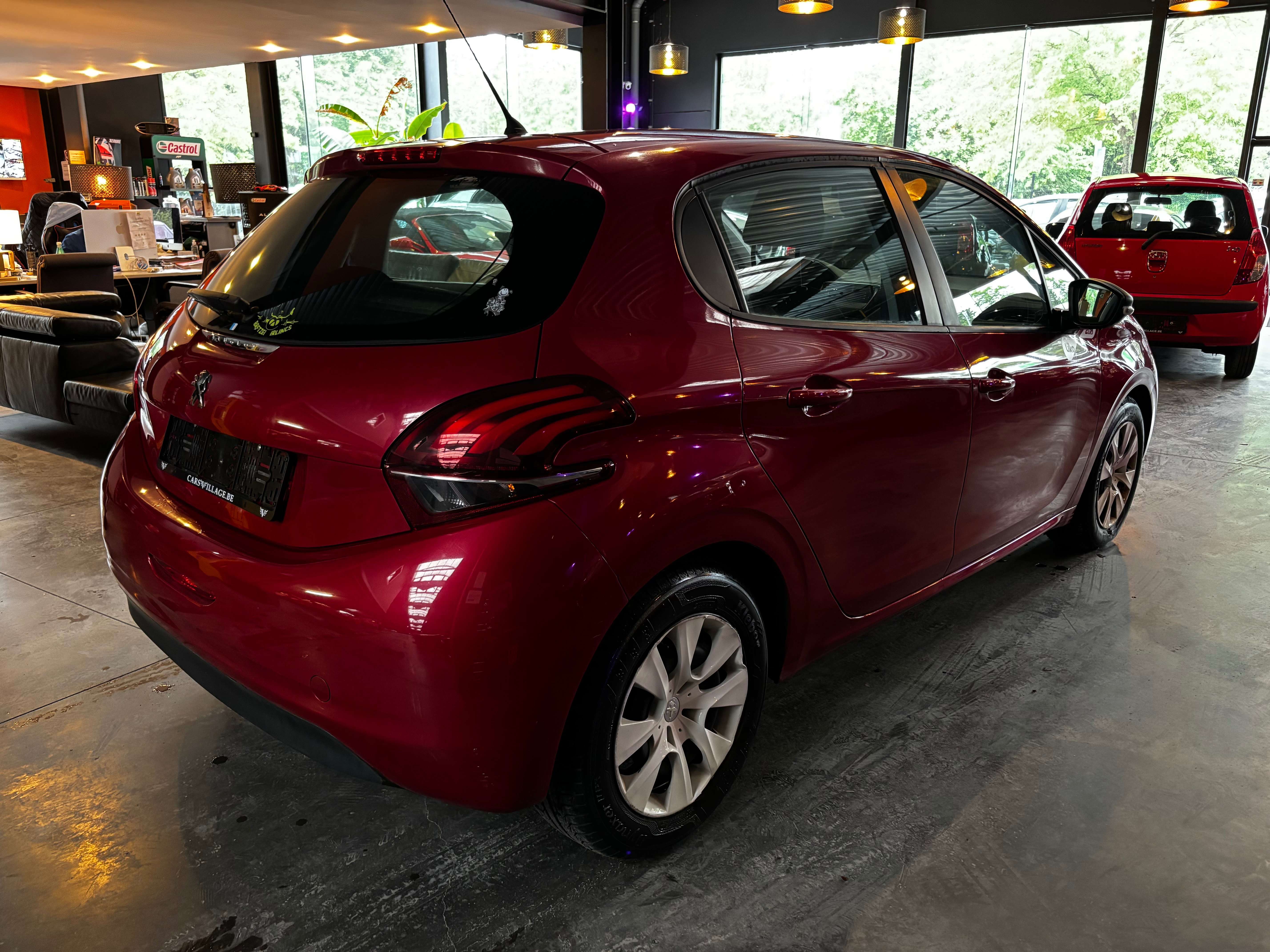 Peugeot 208 208 1.2i Like/12 000 KM/12 MOIS DE GARANTIE