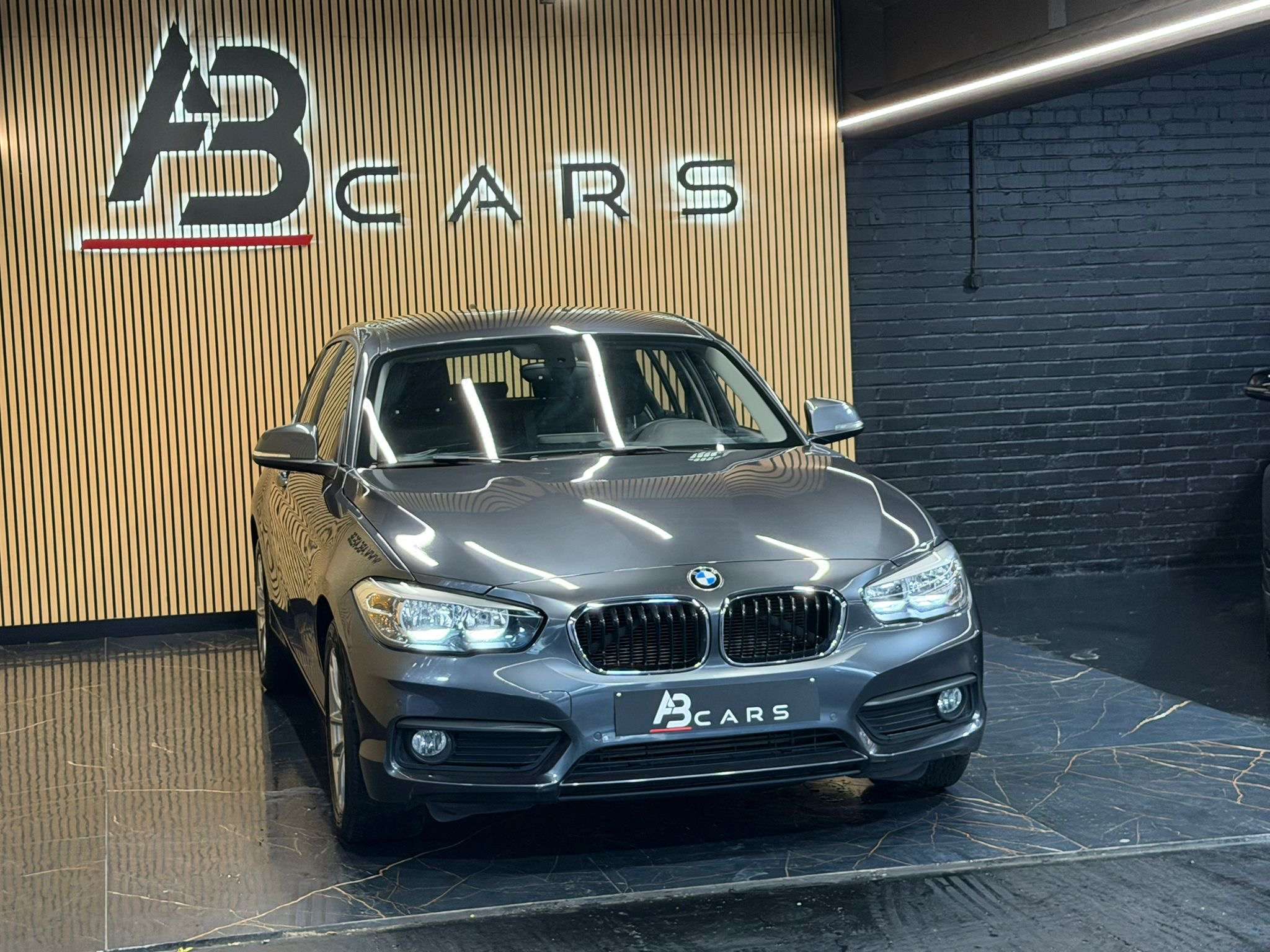 BMW 118 I * GARANTIE 12 MOIS * 1ER PROPRIÉTAIRE *
