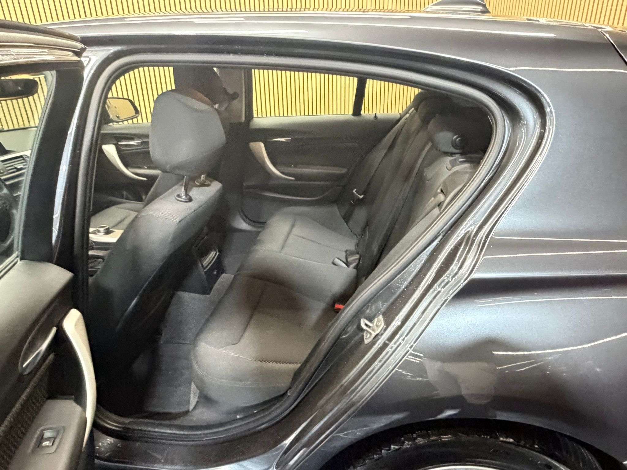 BMW 118 I * GARANTIE 12 MOIS * 1ER PROPRIÉTAIRE *