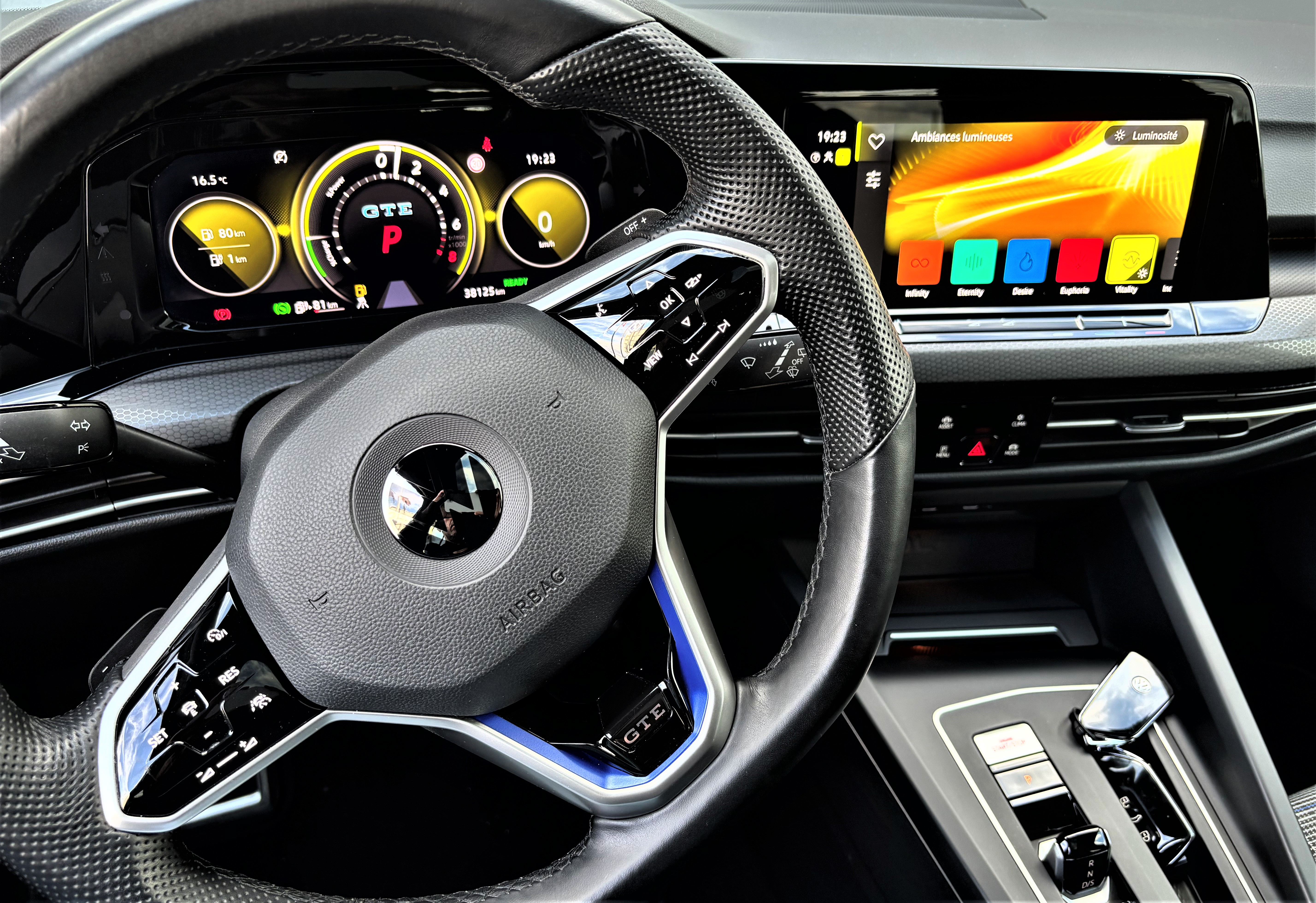 Volkswagen Golf VIII GTE E-HYBRID 245 PERFORMANCE DESIGN' Panorama 1er Main