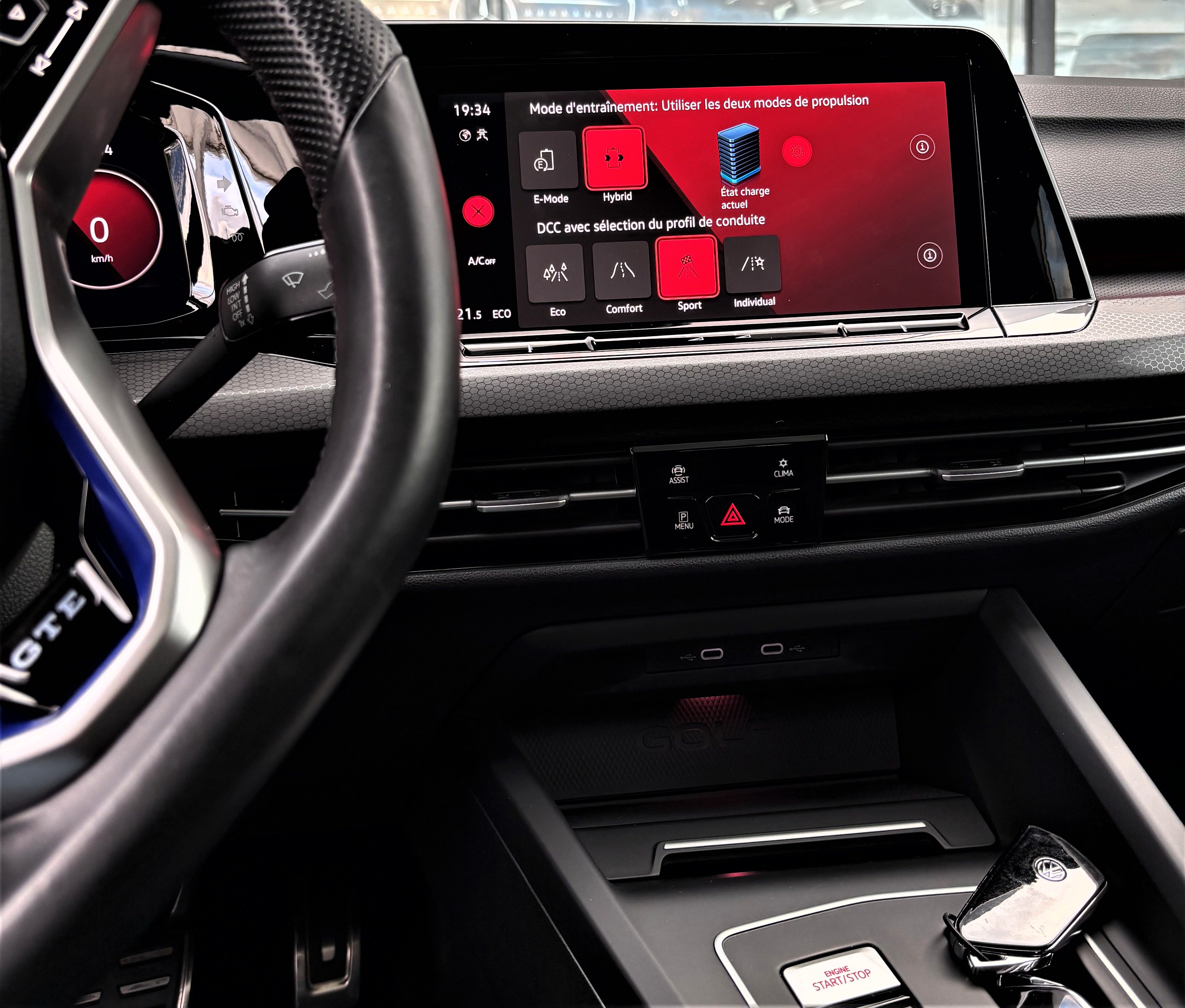 Volkswagen Golf VIII GTE E-HYBRID 245 PERFORMANCE DESIGN' Panorama 1er Main