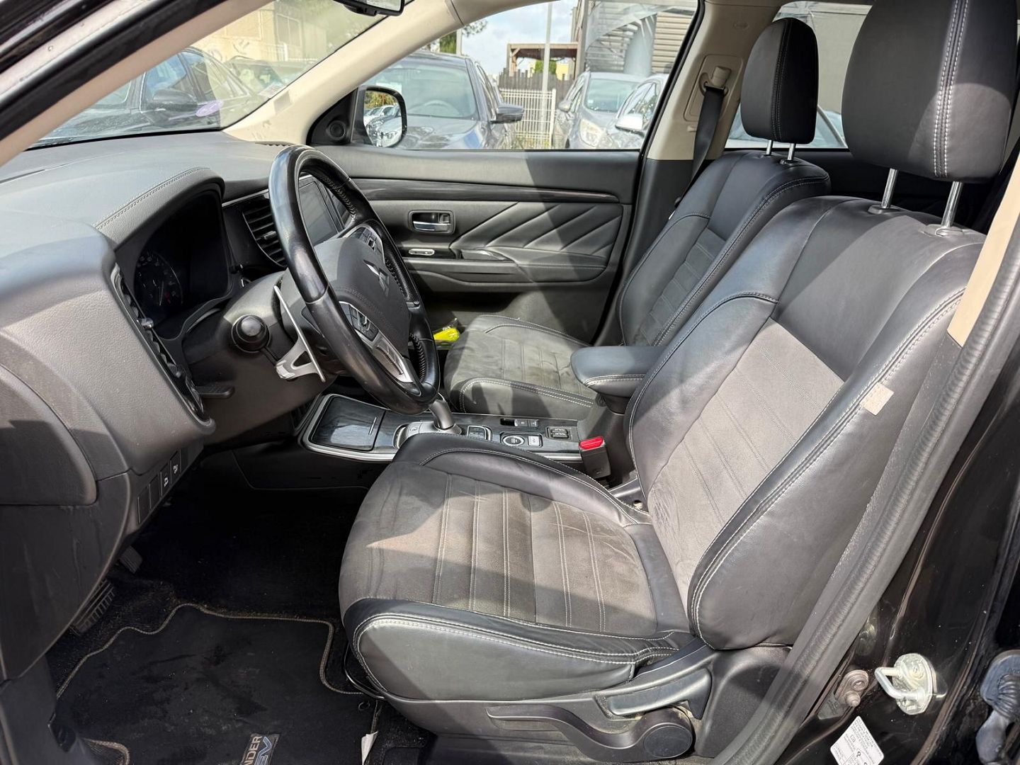 Mitsubishi OUTLANDER PHEV HYBRIDE RECHARGEABLE 200CH INTENSE STYLE