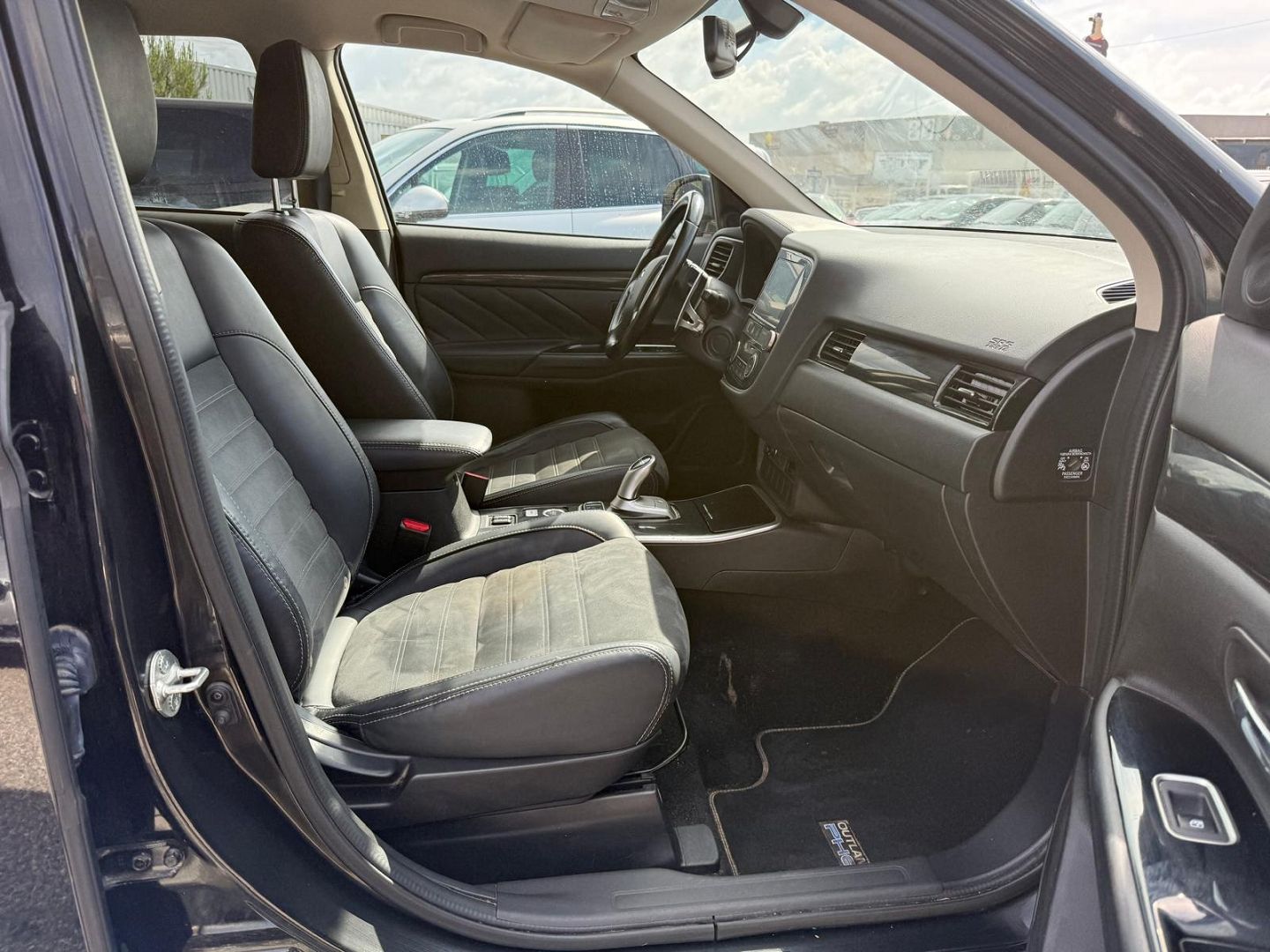 Mitsubishi OUTLANDER PHEV HYBRIDE RECHARGEABLE 200CH INTENSE STYLE