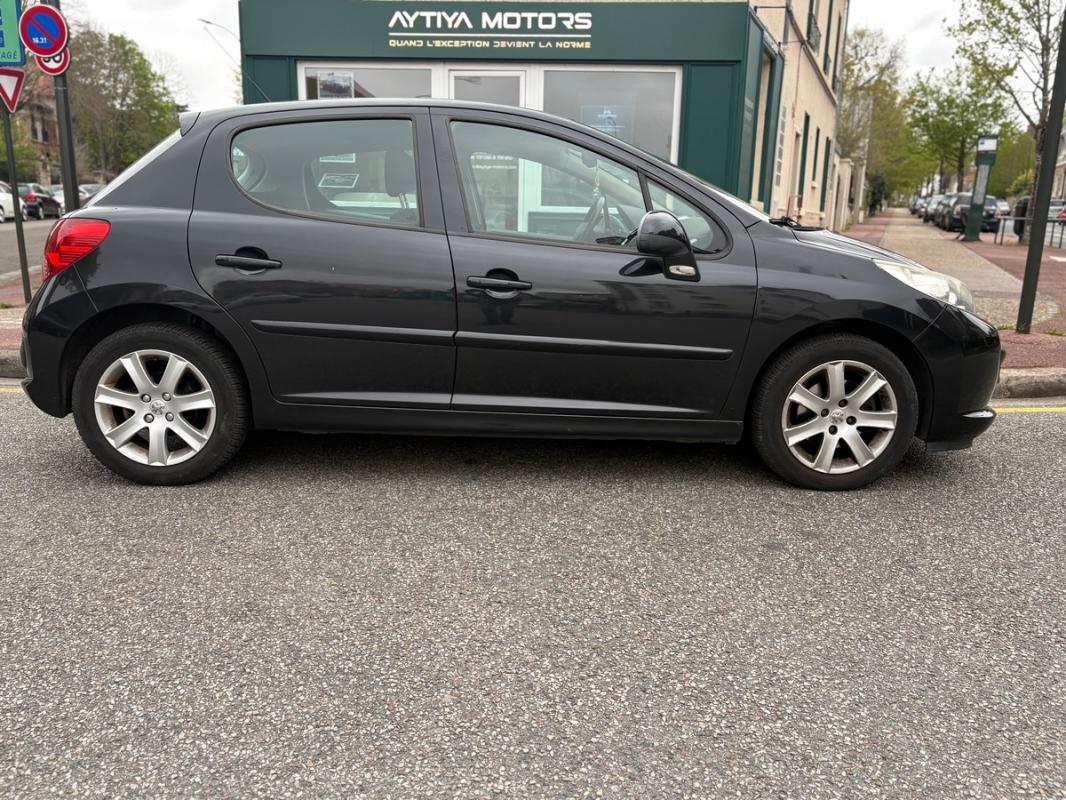 Peugeot 207 SPORT 5 portes 1.6 e 16V 120 cv *SUIVI À JOUR*
