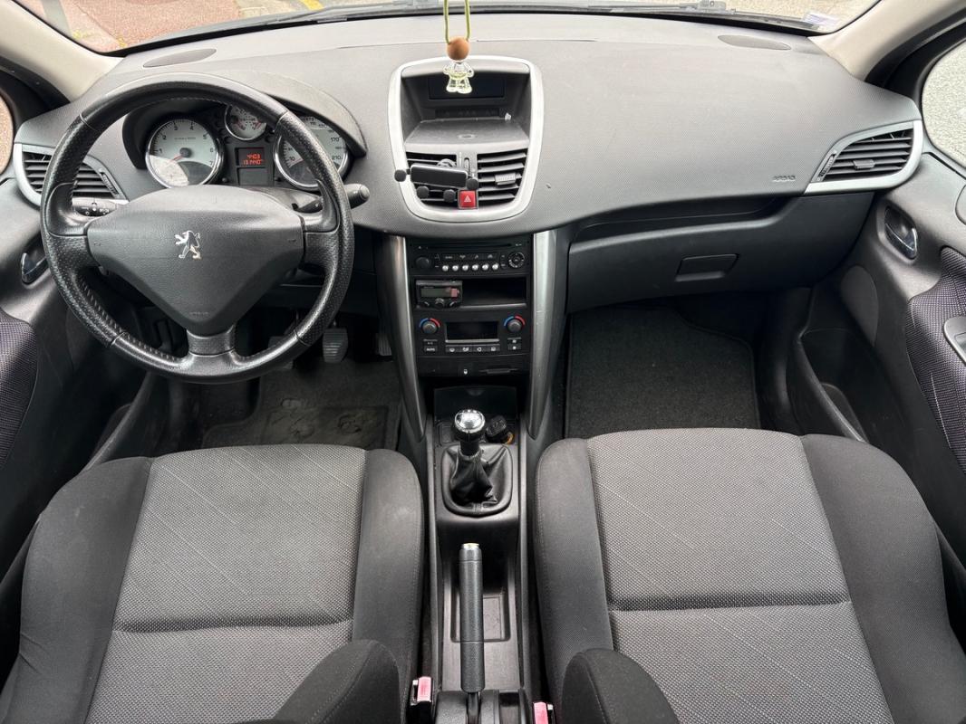Peugeot 207 SPORT 5 portes 1.6 e 16V 120 cv *SUIVI À JOUR*