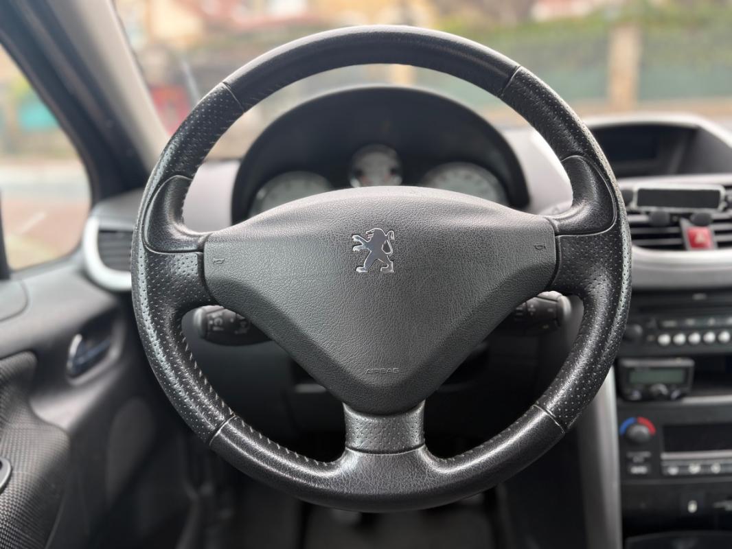 Peugeot 207 SPORT 5 portes 1.6 e 16V 120 cv *SUIVI À JOUR*