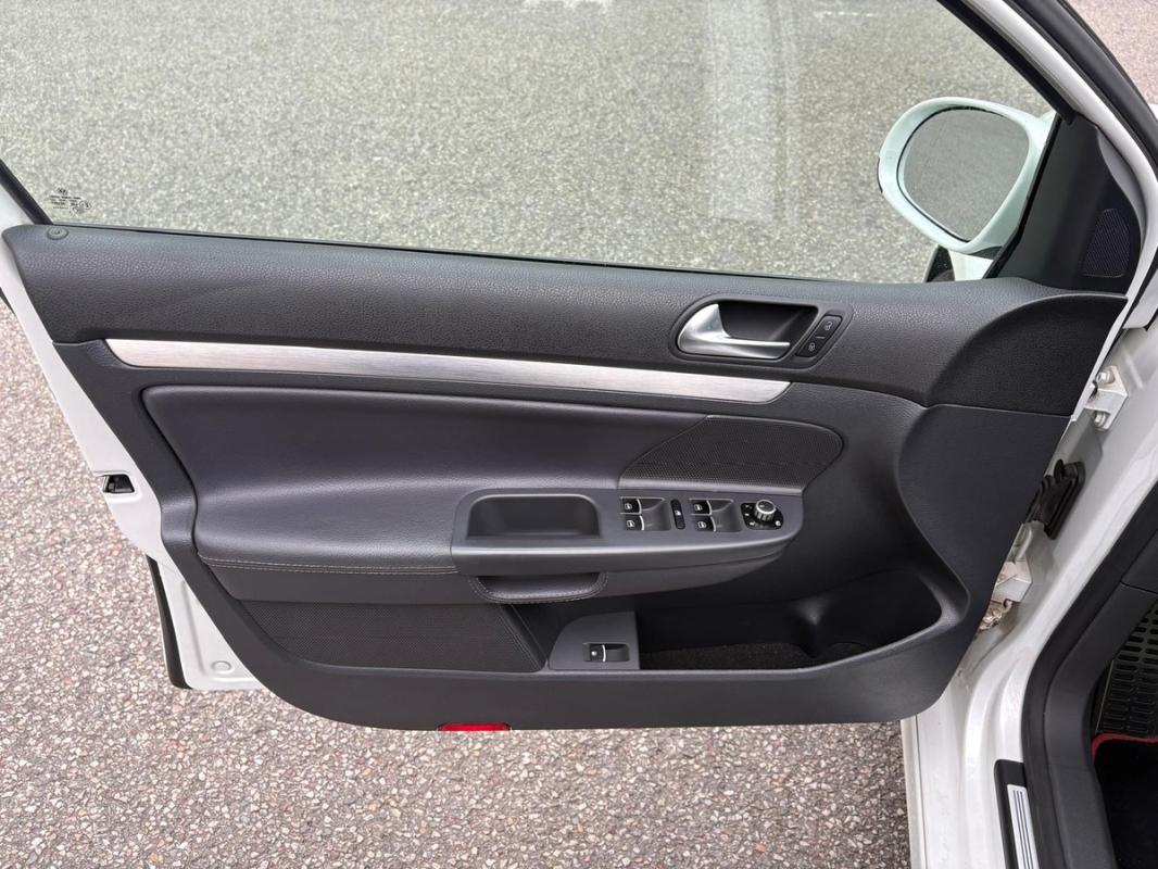 Volkswagen Golf V GTI - 2.0L 230cv Edition 60 Joer Lëtzebuerg numéro 21 /