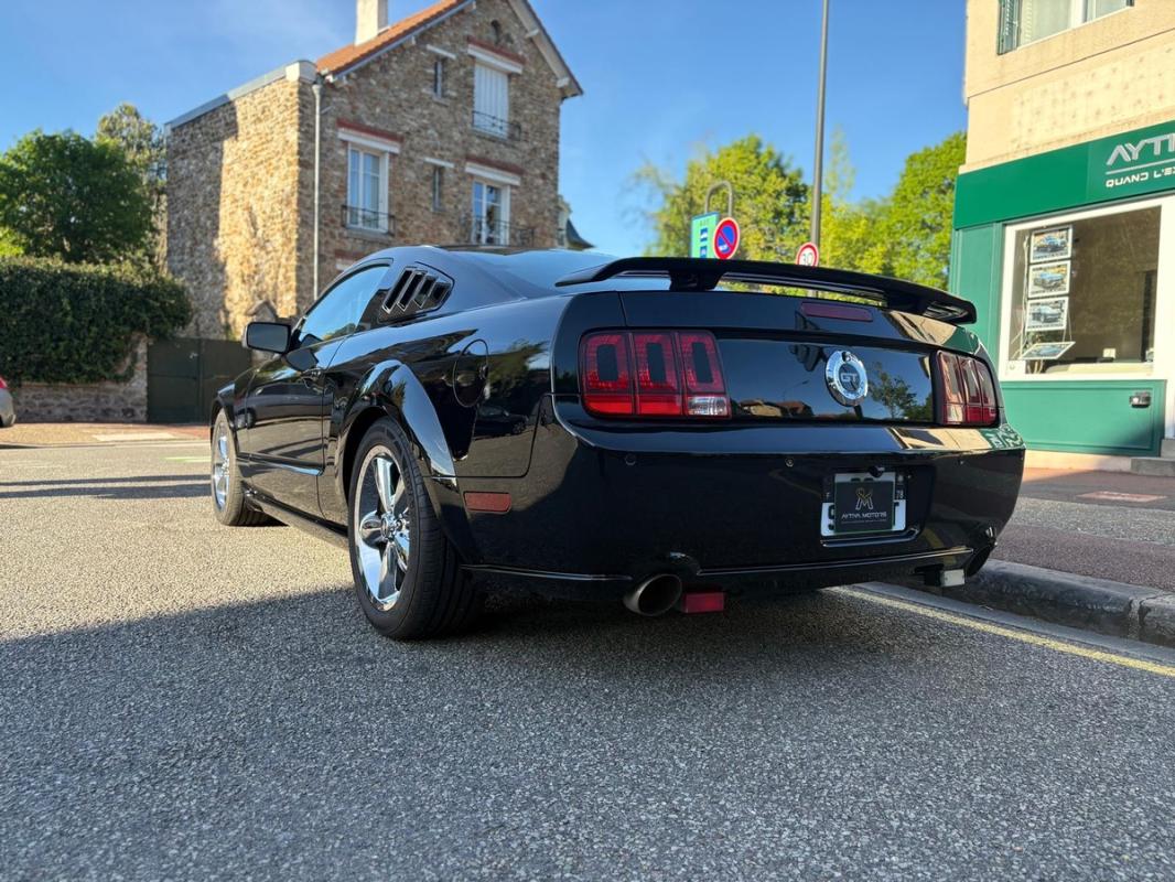 Ford Mustang GT Premium - V8 4.6L