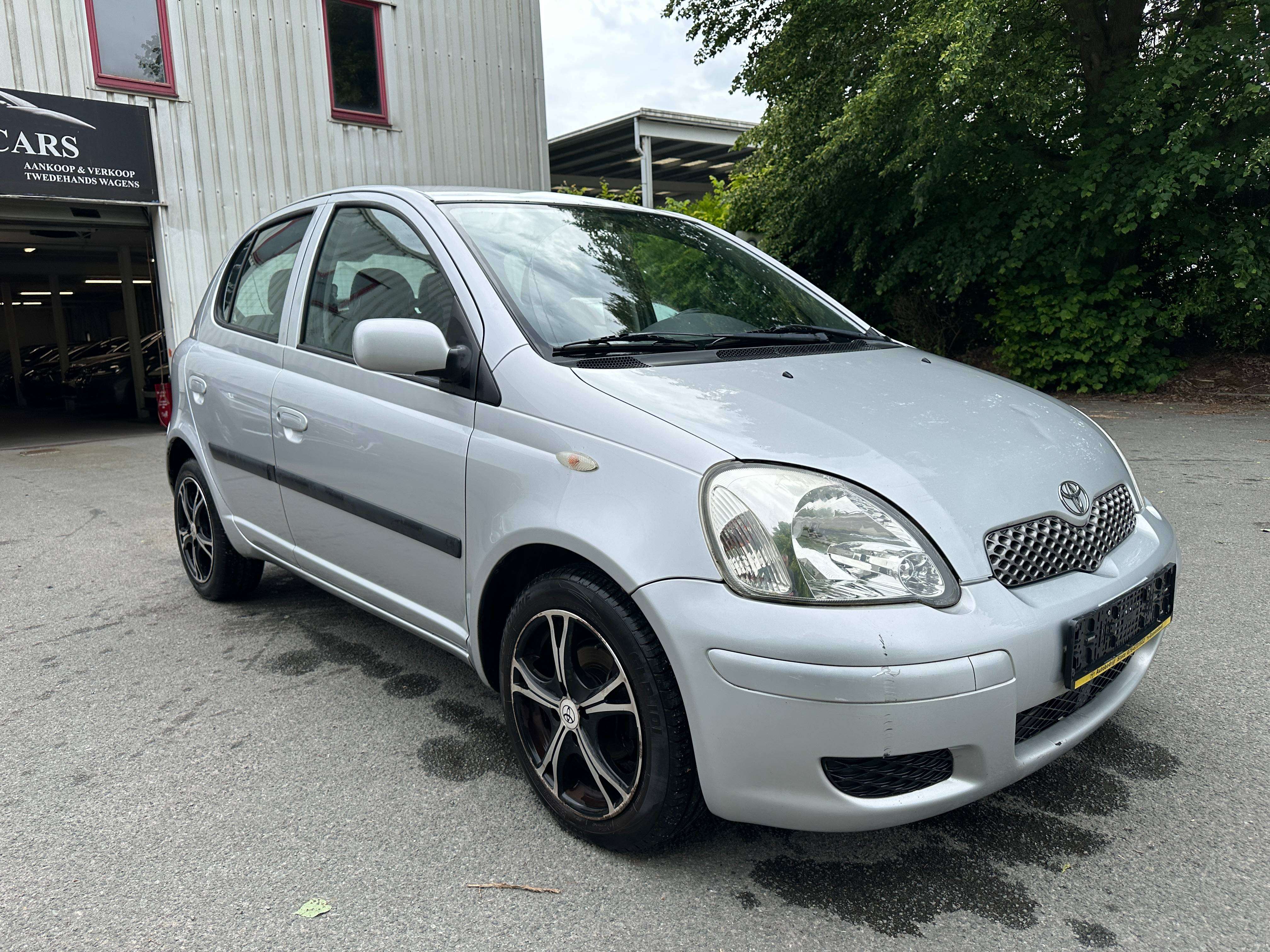 Toyota Yaris 1.3i VVT-i 16v Linea Sol / export uniquement