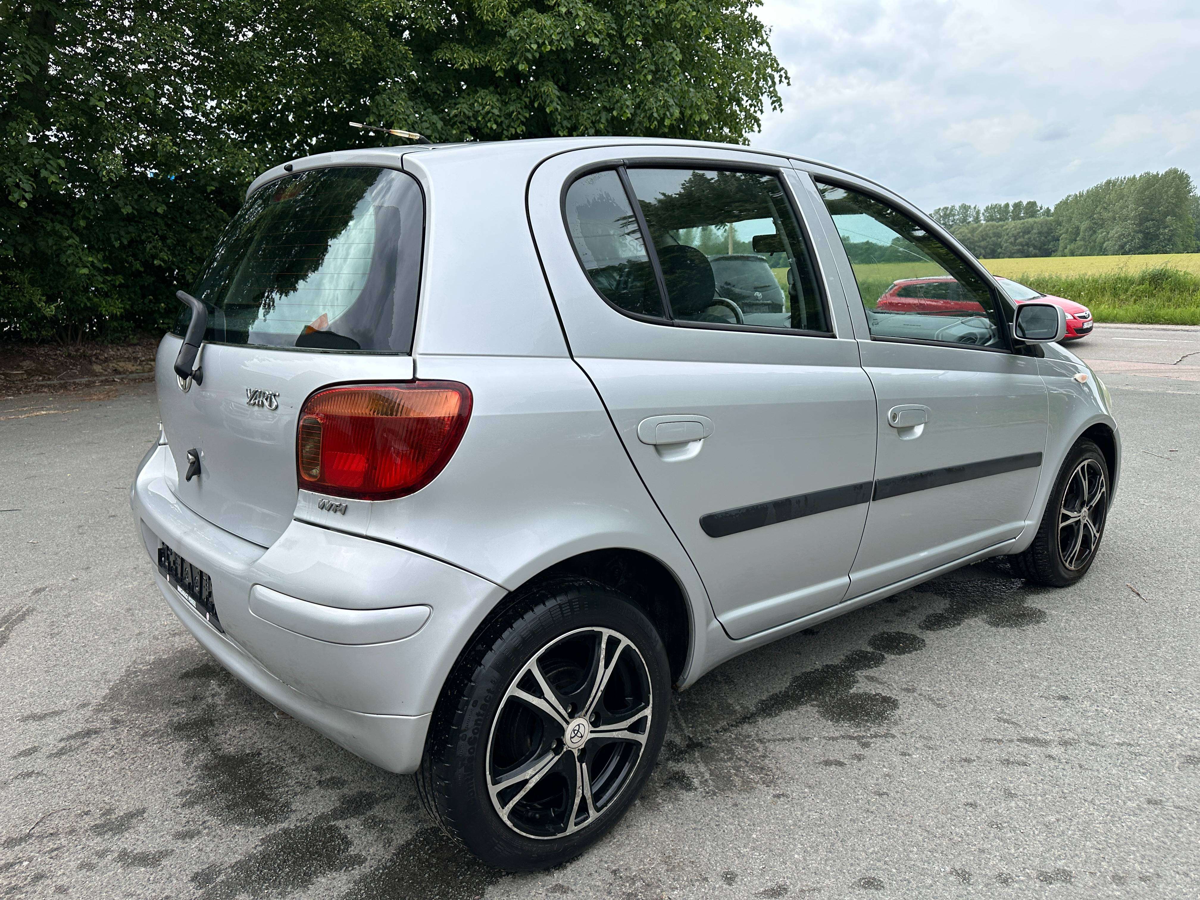 Toyota Yaris 1.3i VVT-i 16v Linea Sol / export uniquement