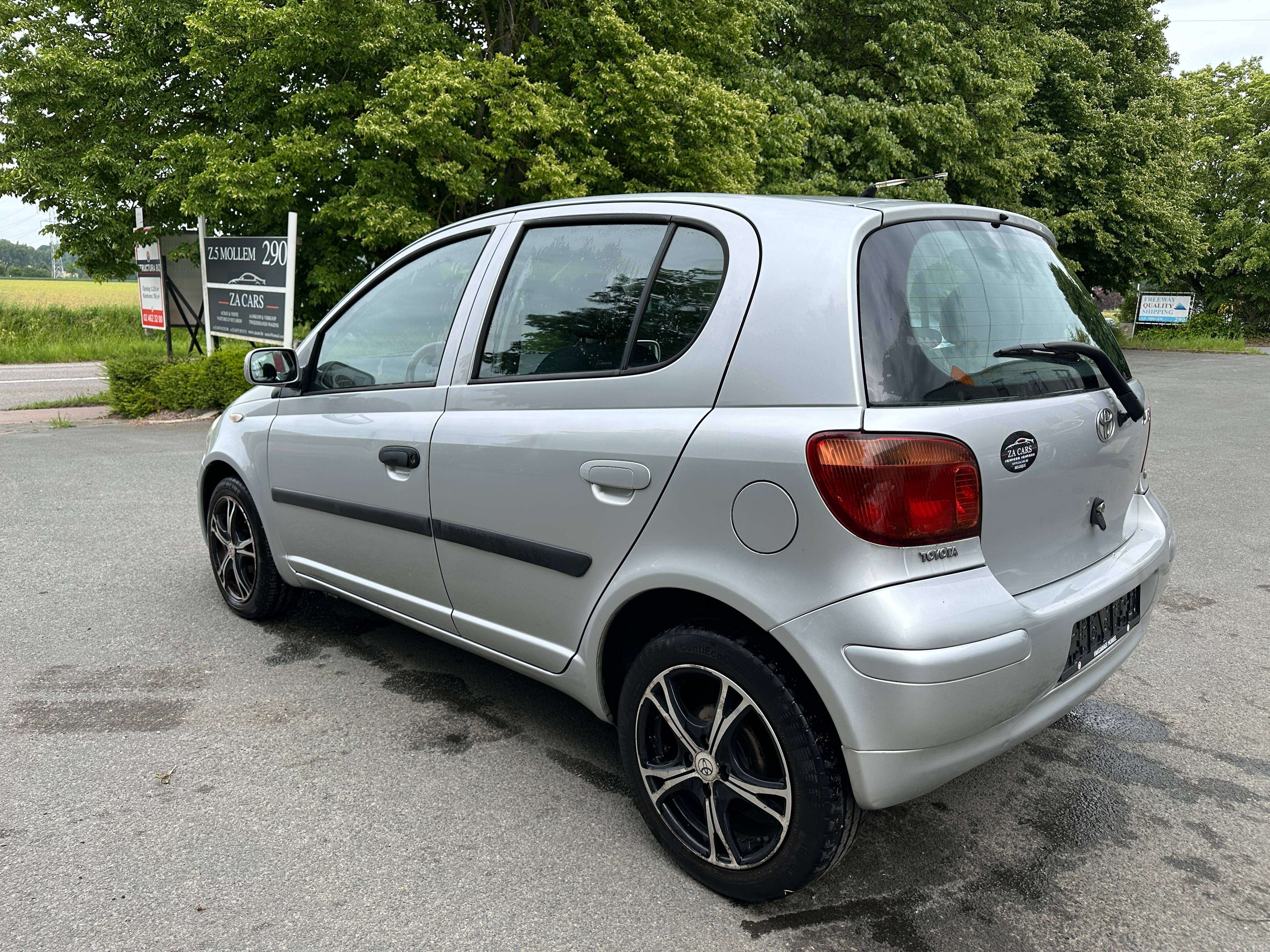 Toyota Yaris 1.3i VVT-i 16v Linea Sol / export uniquement
