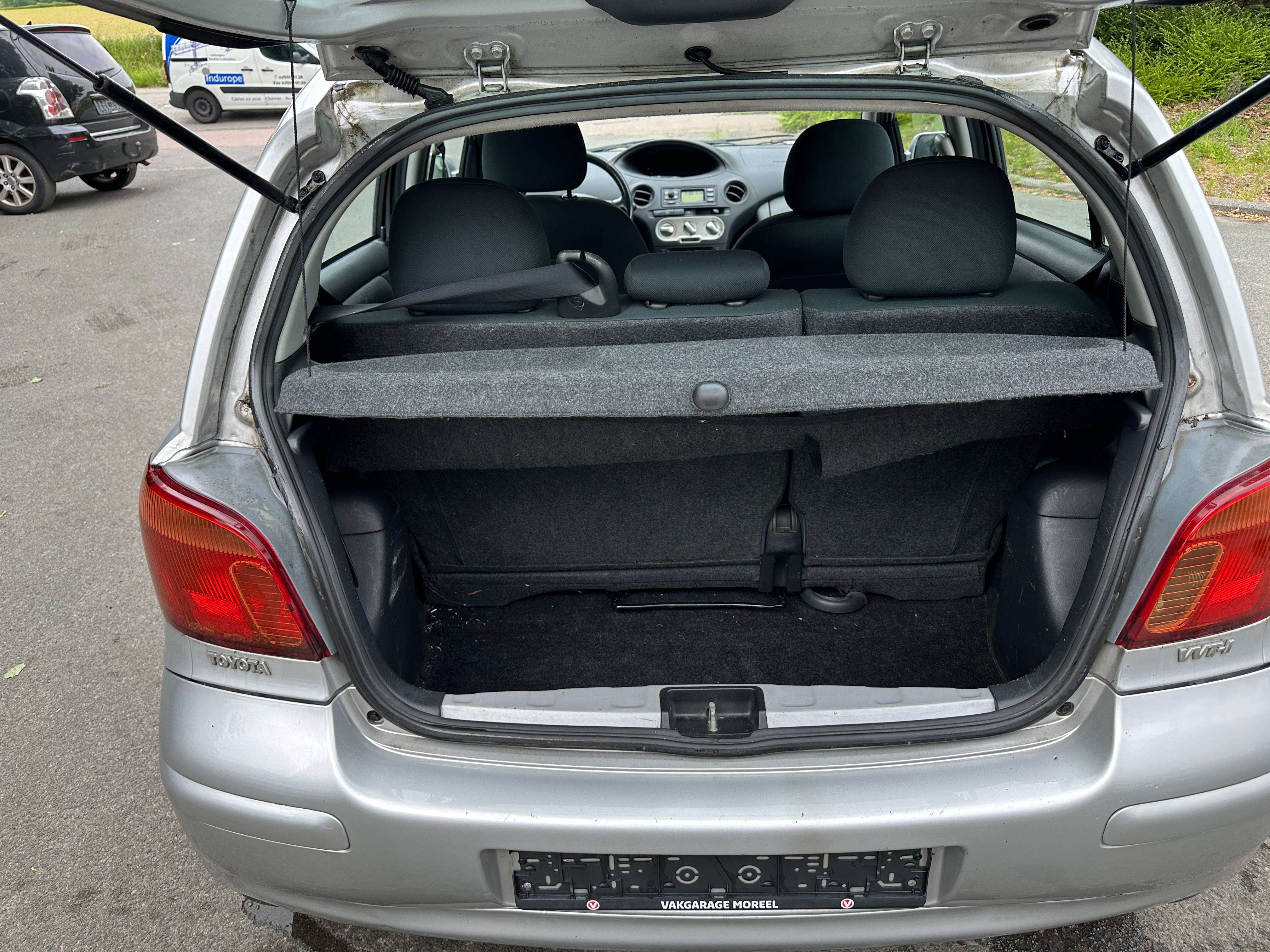 Toyota Yaris 1.3i VVT-i 16v Linea Sol / export uniquement