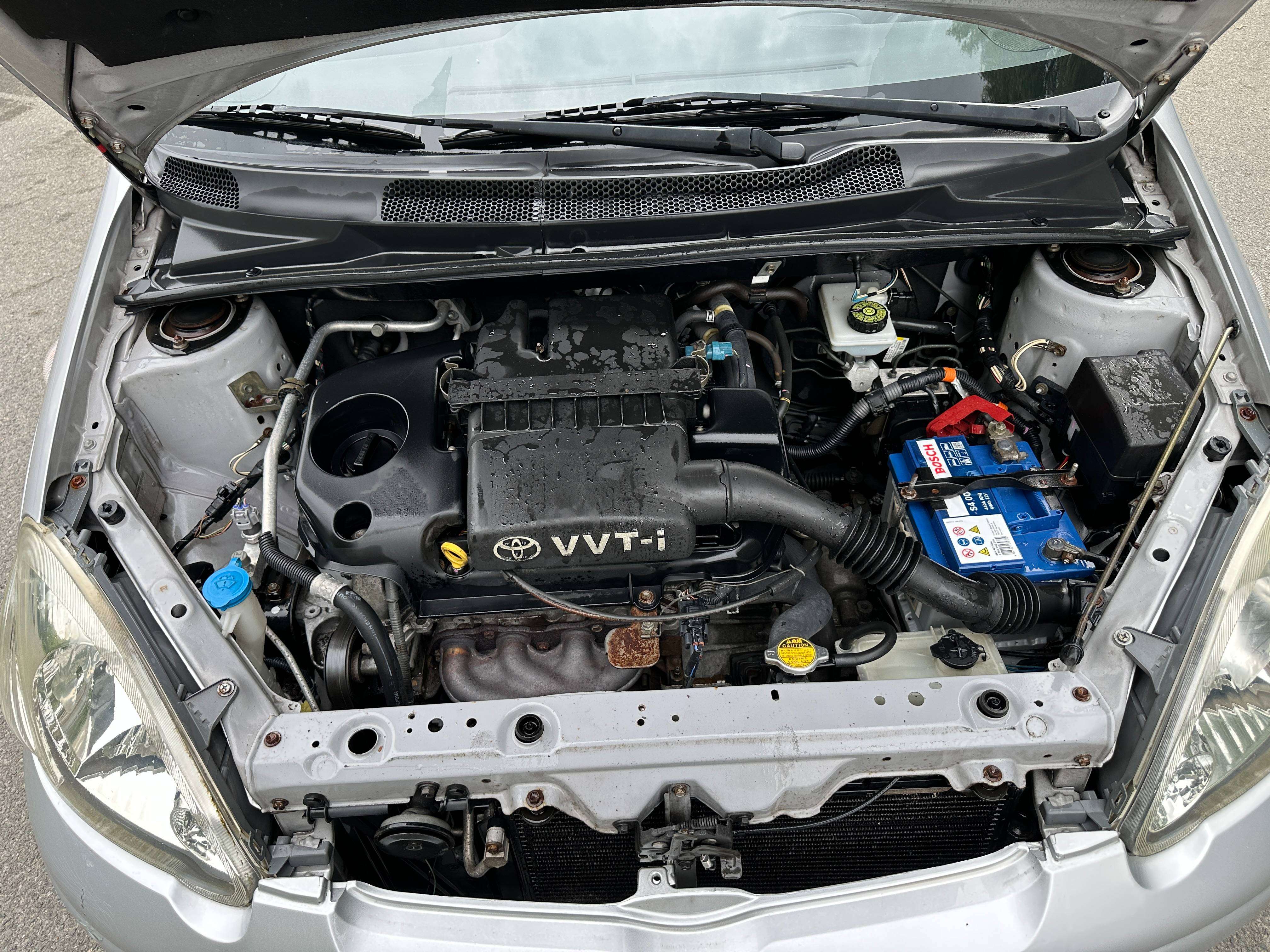 Toyota Yaris 1.3i VVT-i 16v Linea Sol / export uniquement