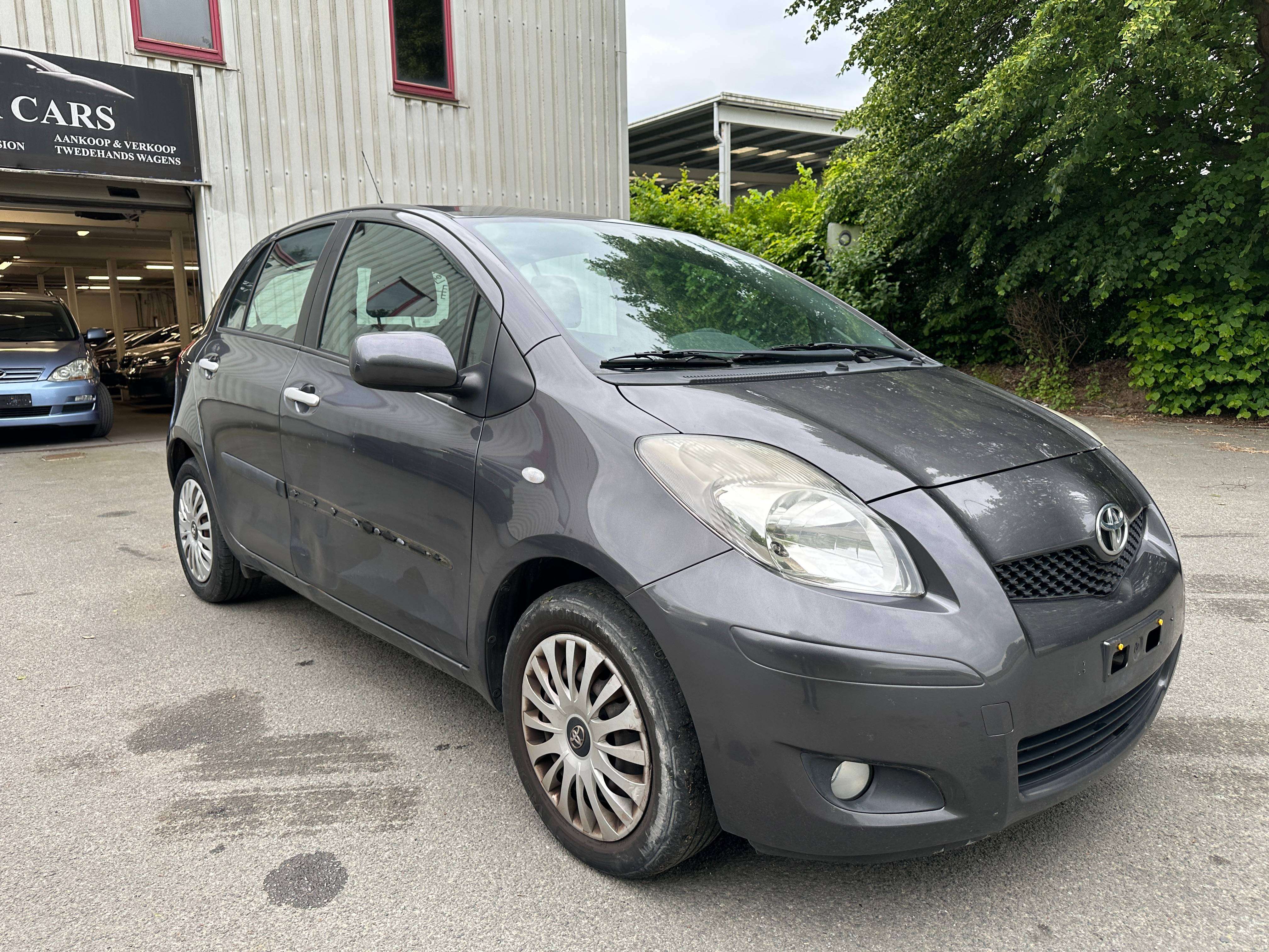 Toyota Yaris 1.33i VVT-i London / Export uniquement