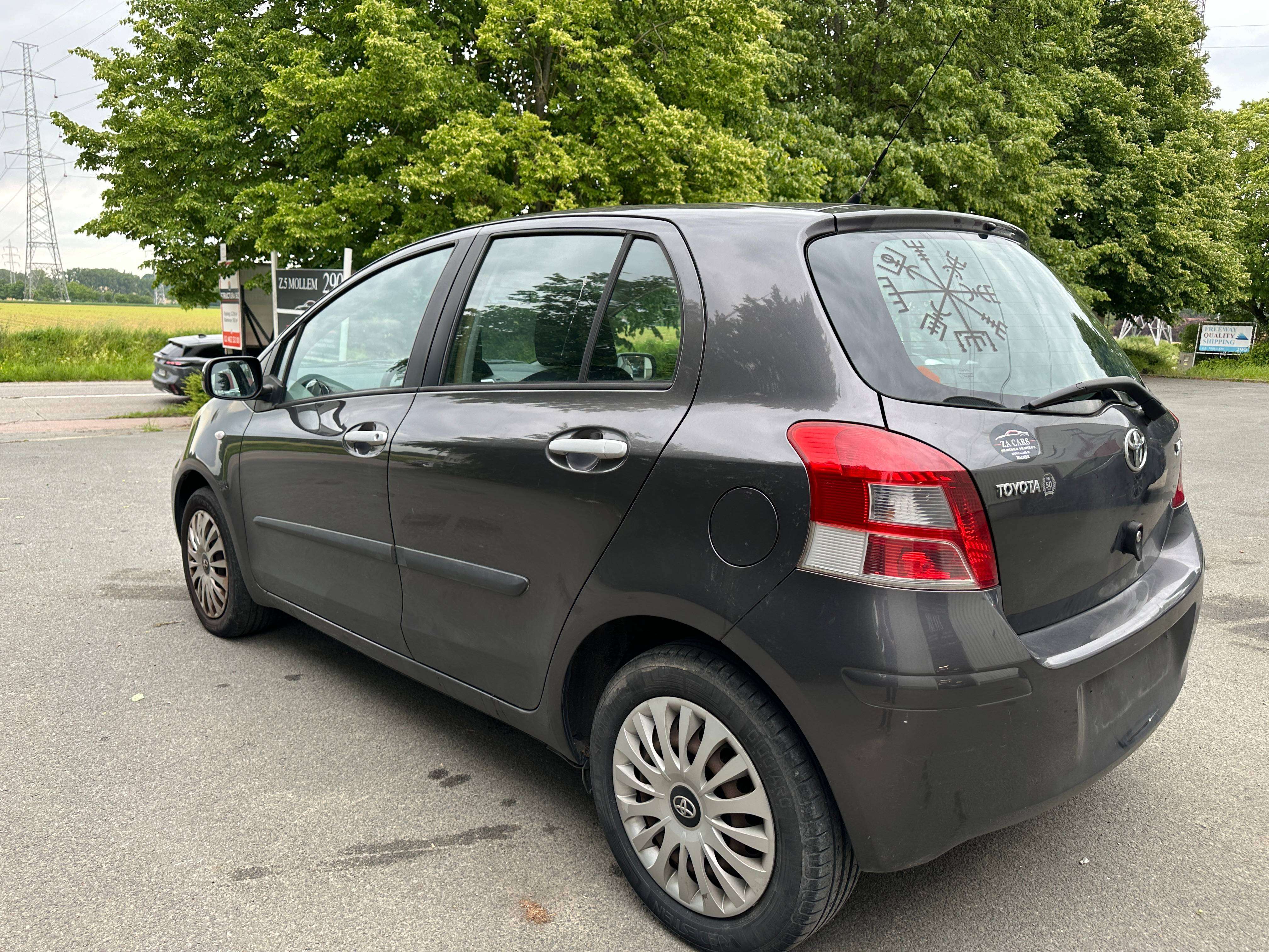 Toyota Yaris 1.33i VVT-i London / Export uniquement