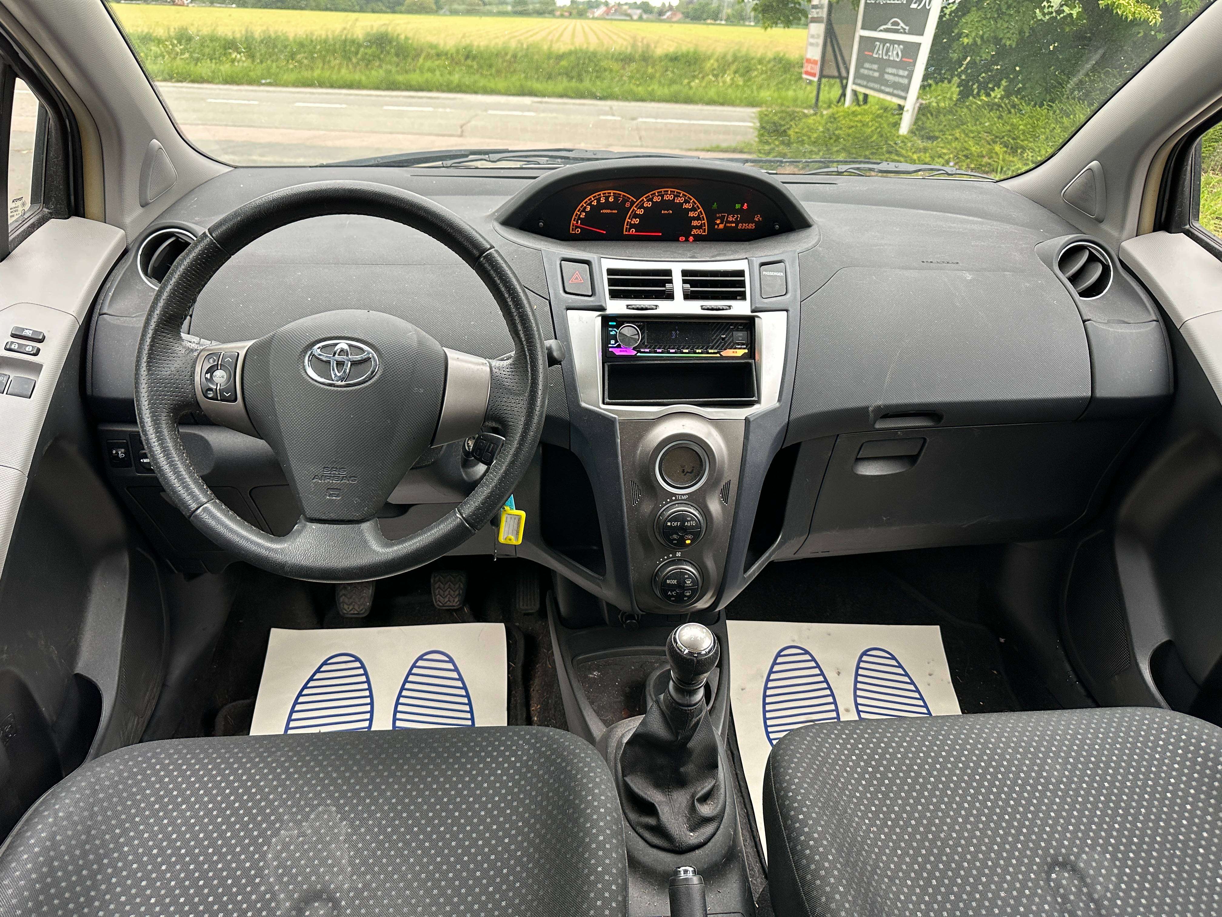 Toyota Yaris 1.33i VVT-i London / Export uniquement