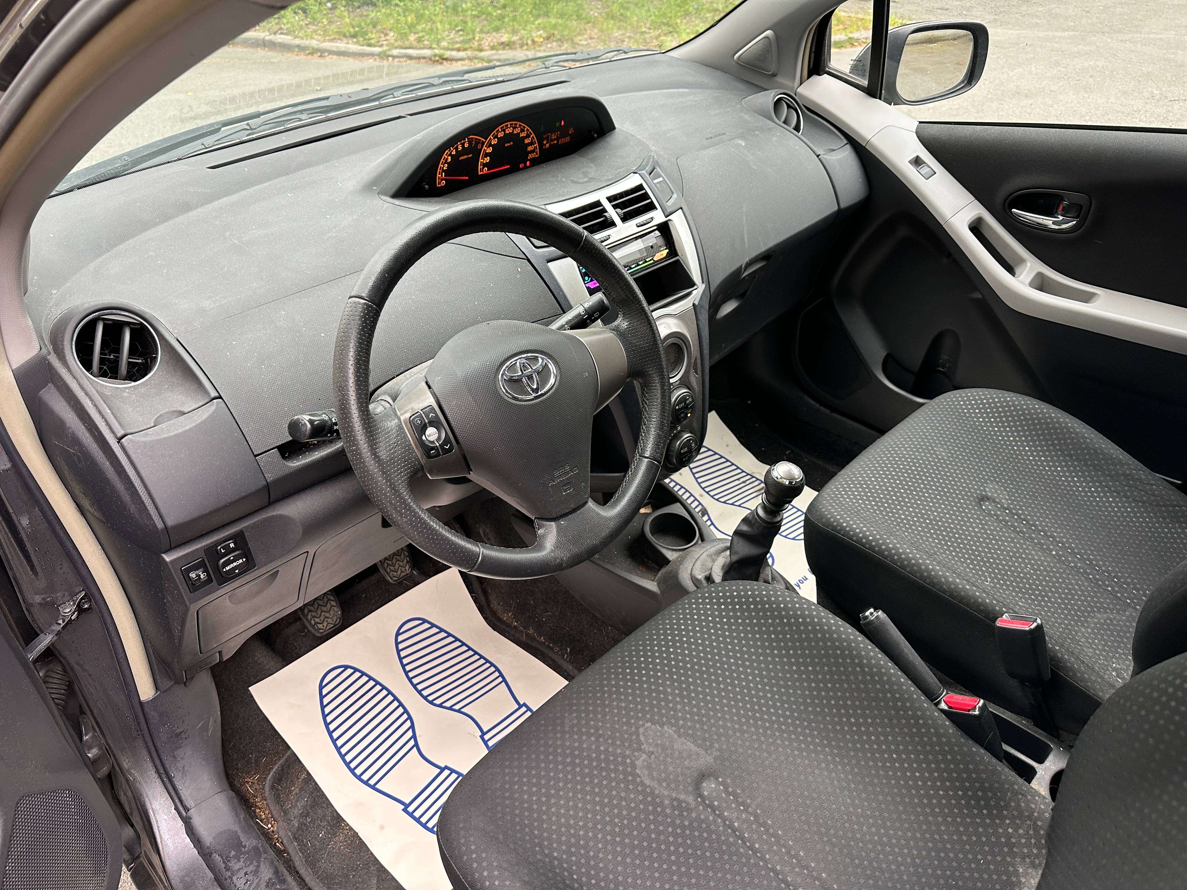 Toyota Yaris 1.33i VVT-i London / Export uniquement