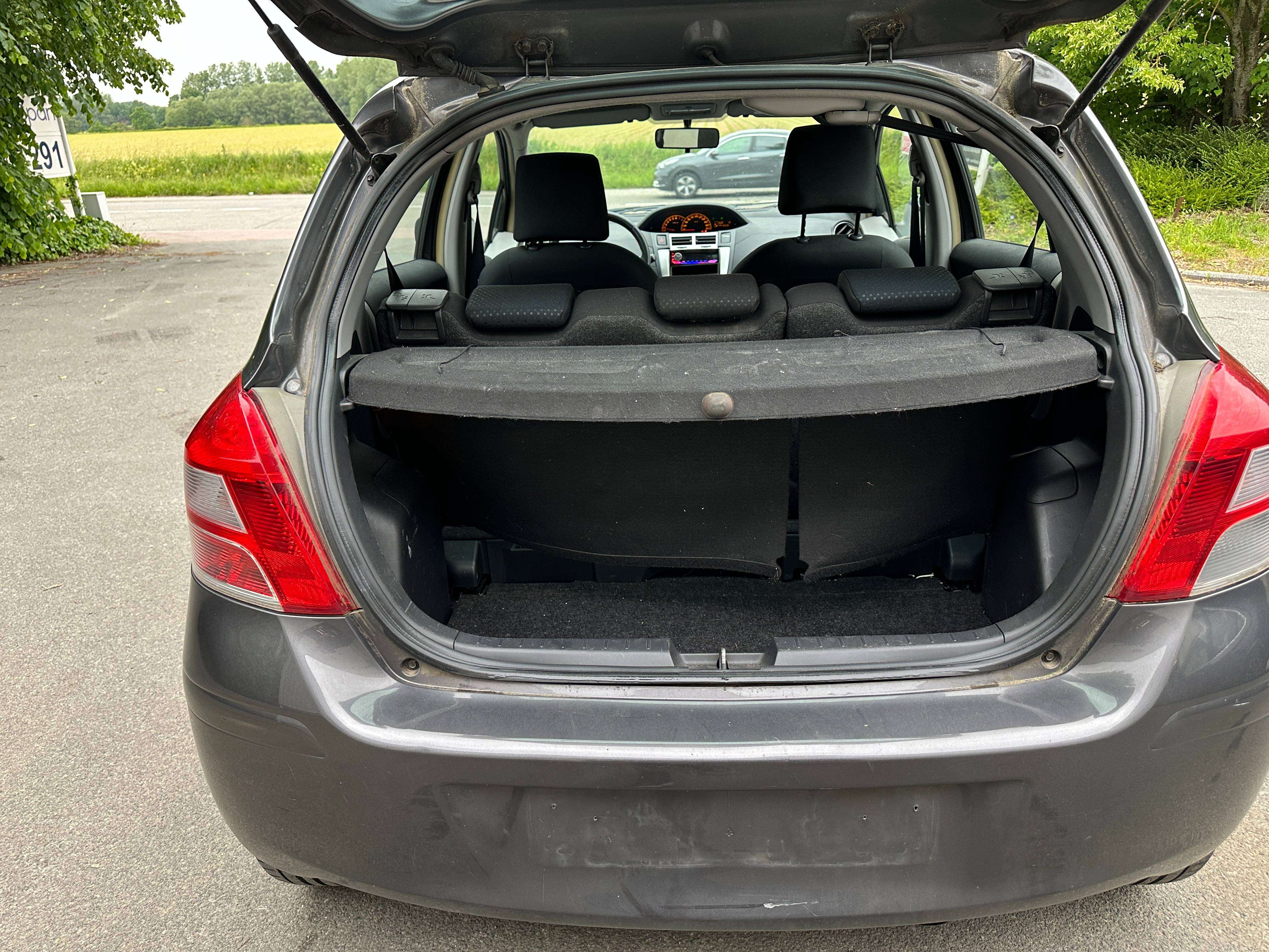 Toyota Yaris 1.33i VVT-i London / Export uniquement