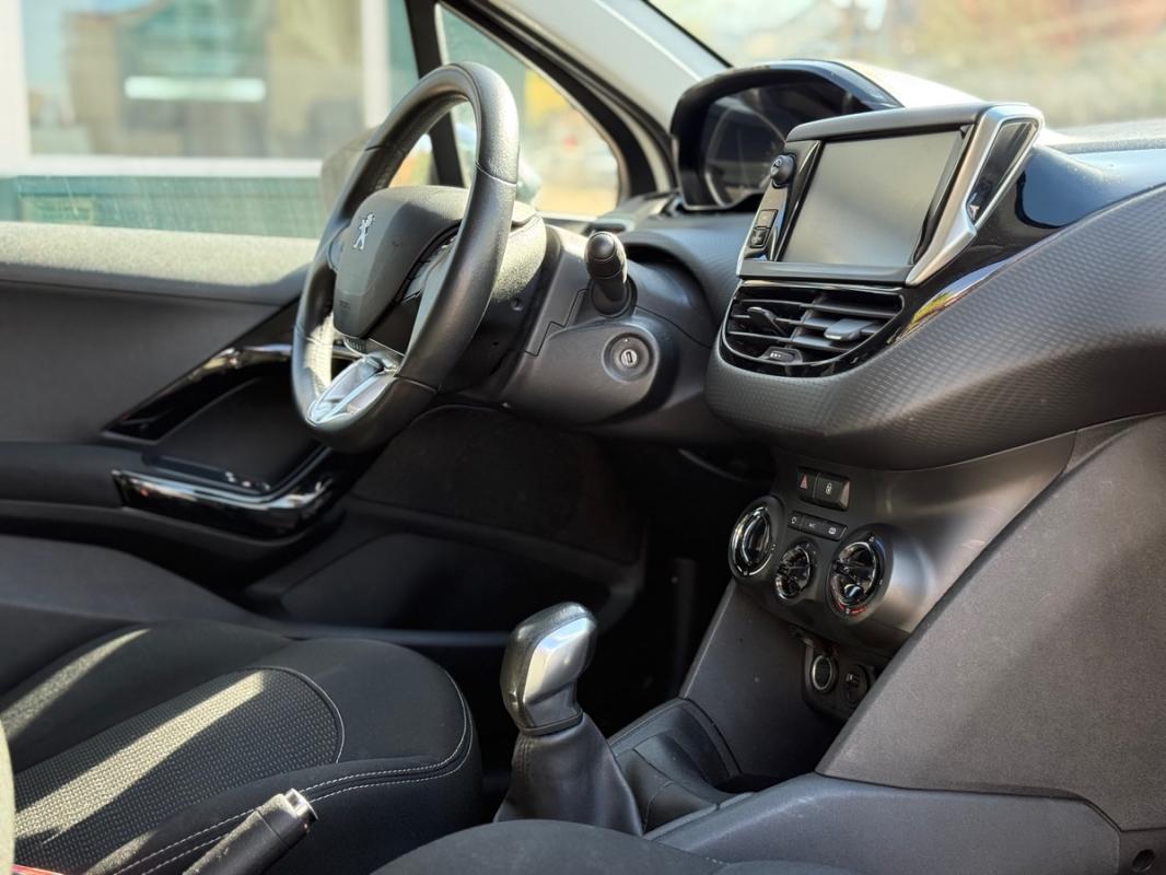 Peugeot 208 STYLE I Phase 2 1.2 VTi 82 cv