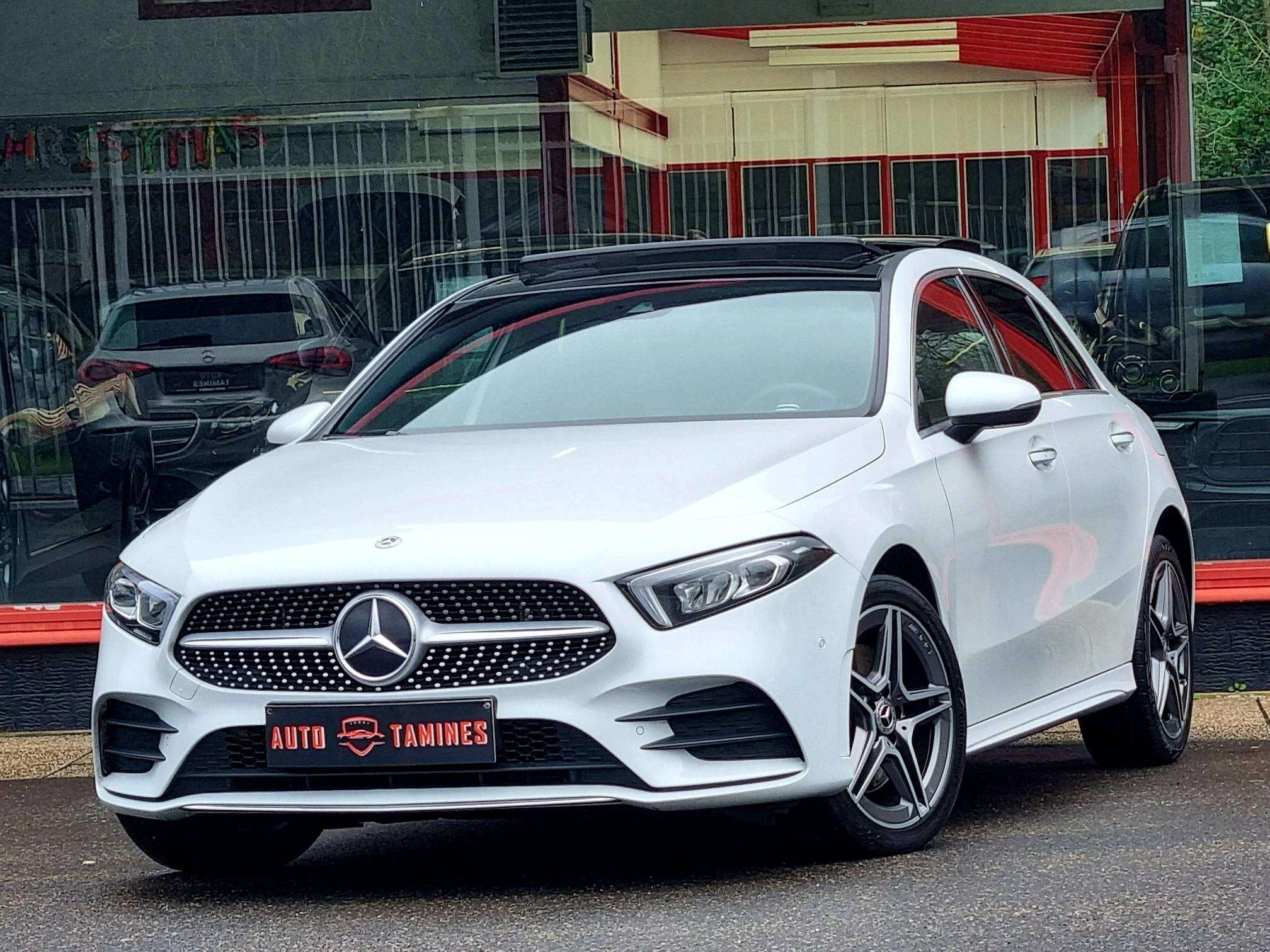Mercedes-Benz A 250 AMG Line / 1er Main / Pano / TVAC / Full