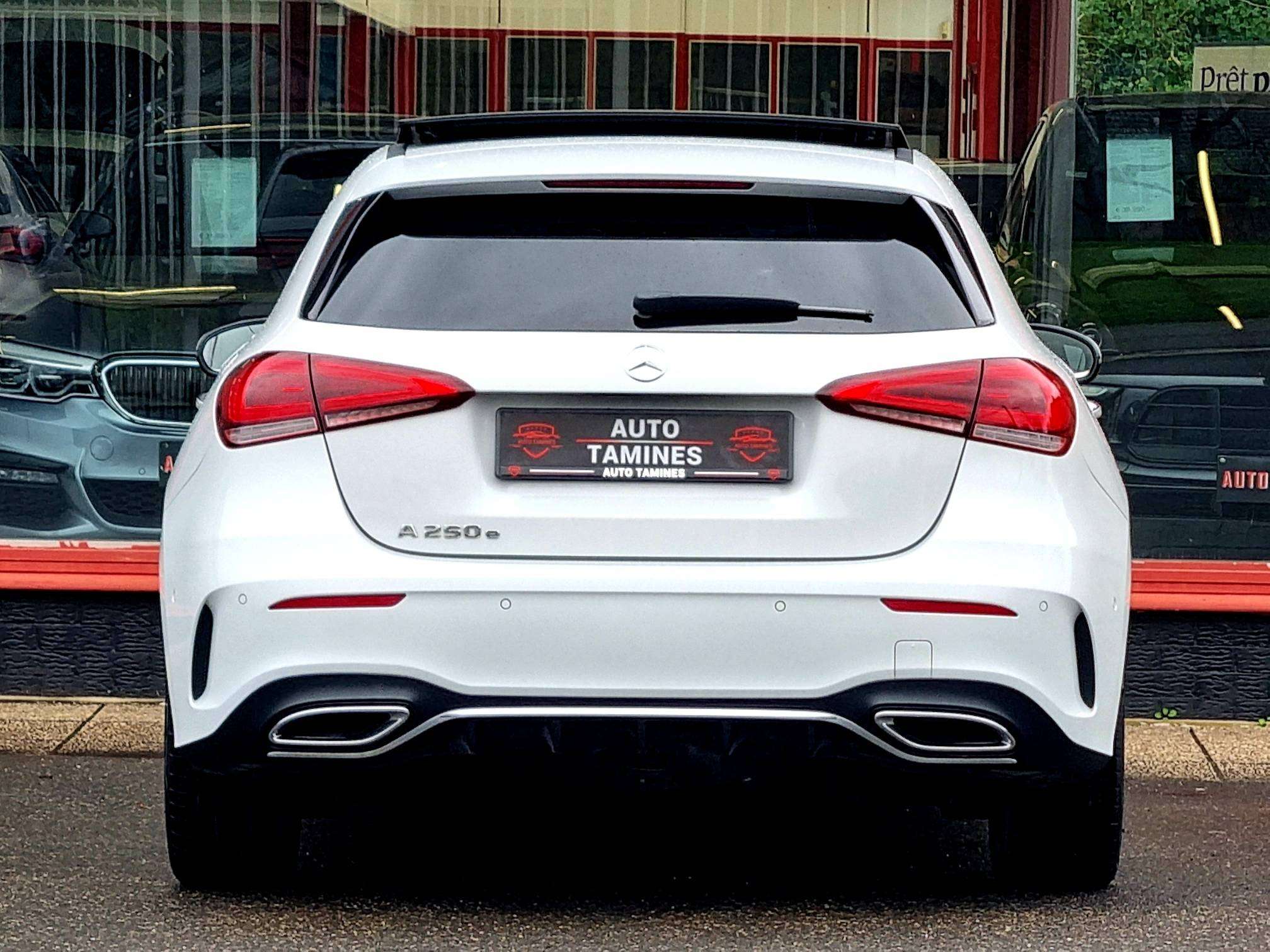 Mercedes-Benz A 250 AMG Line / 1er Main / Pano / TVAC / Full