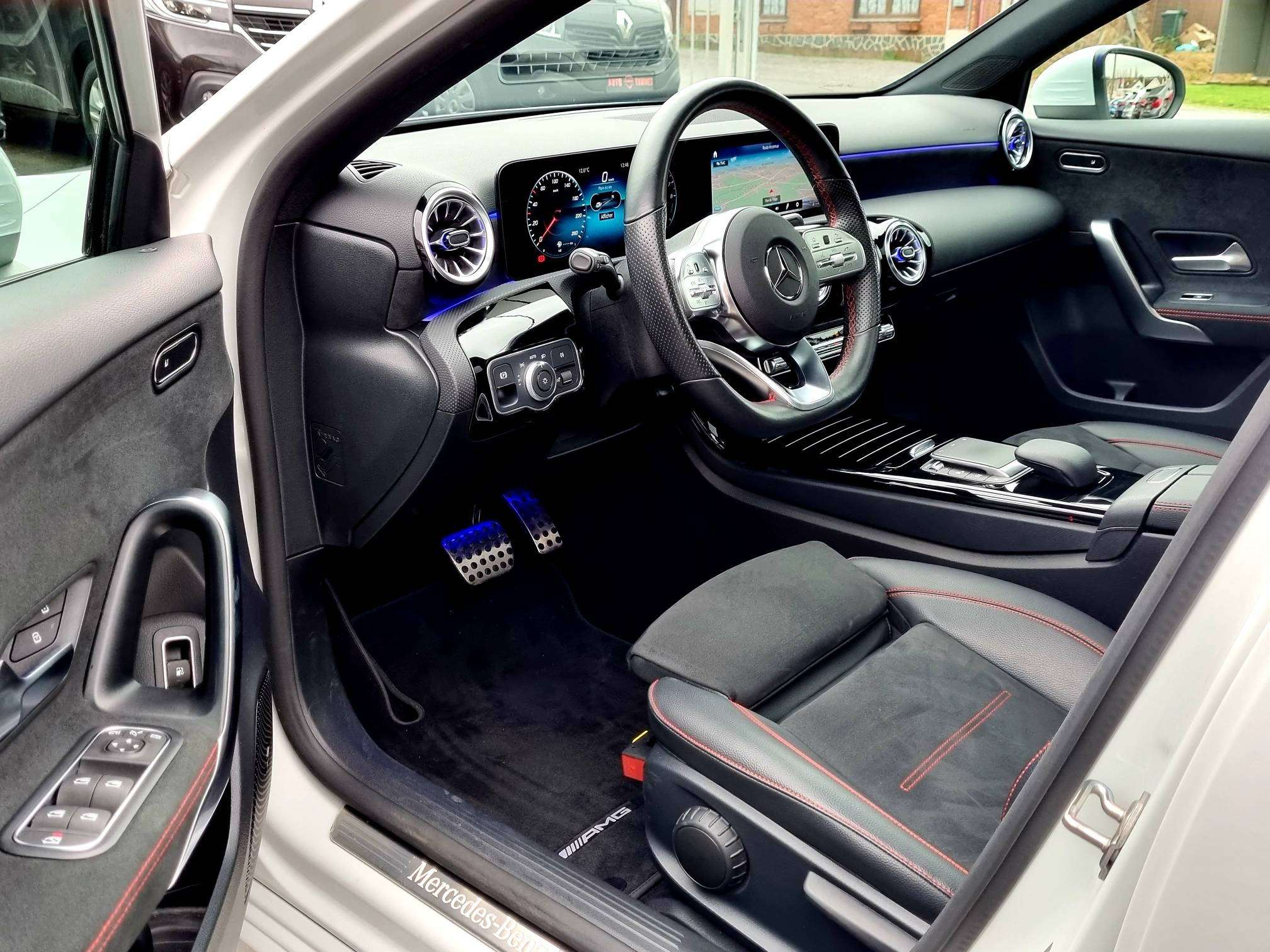 Mercedes-Benz A 250 AMG Line / 1er Main / Pano / TVAC / Full