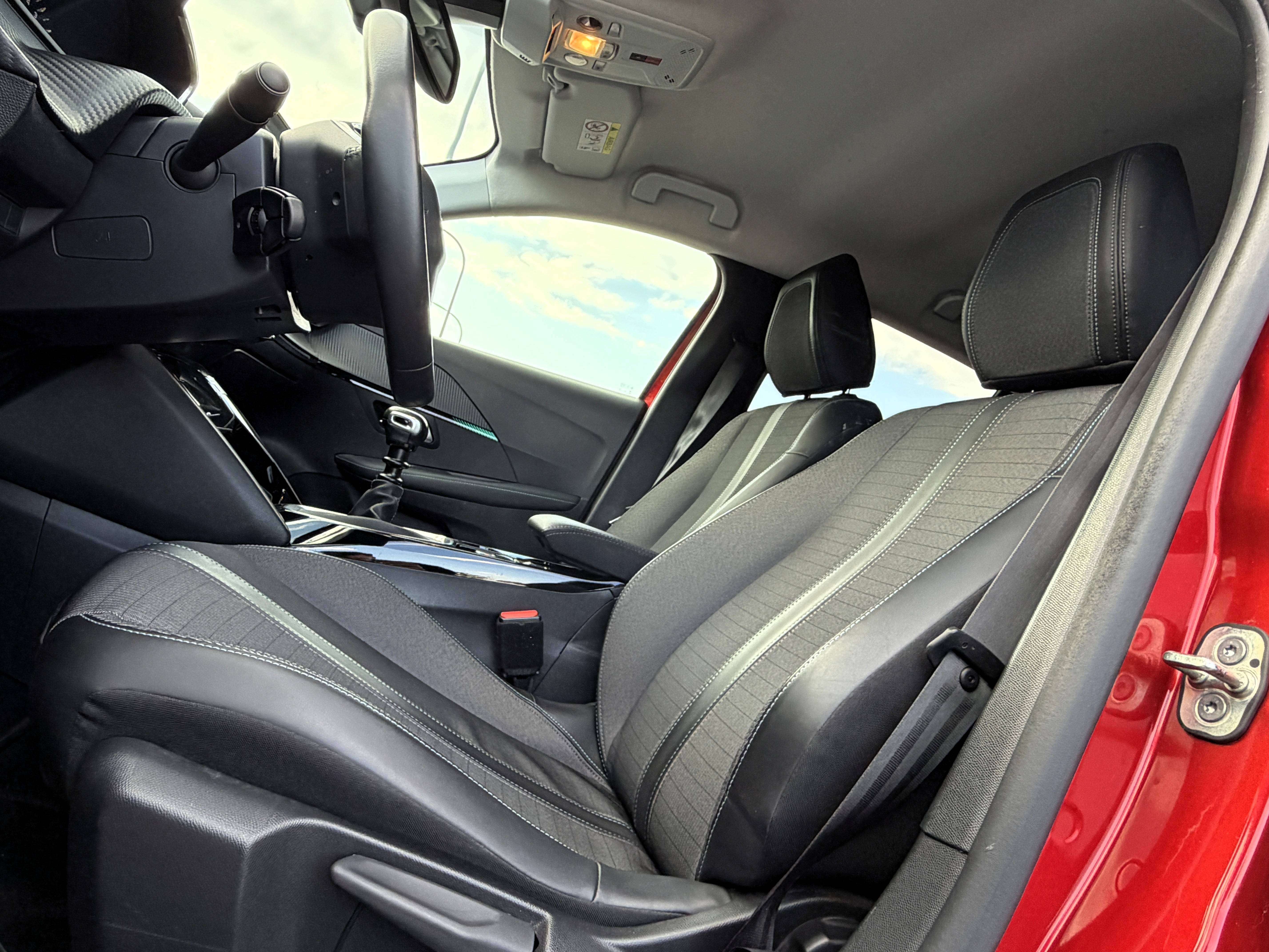 Peugeot 208 1.5 BlueHDi Allure 1er PROPRIO/NAVI/CLIM/CRUISE/CARPLAY/LED/GARANTIE
