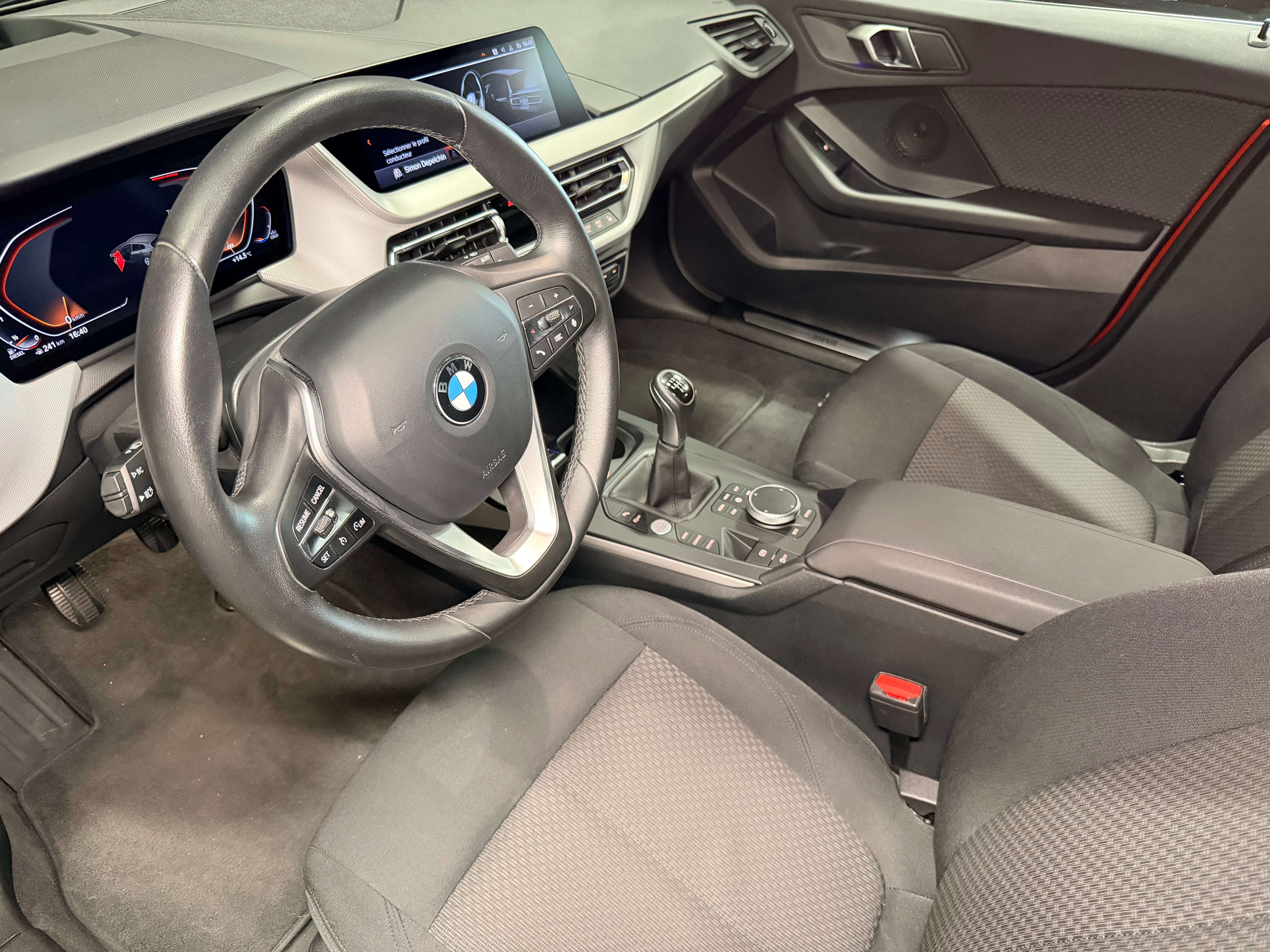 BMW 116 d Avantage - Affichage tête haute — Sièges chauffants — CarPlay