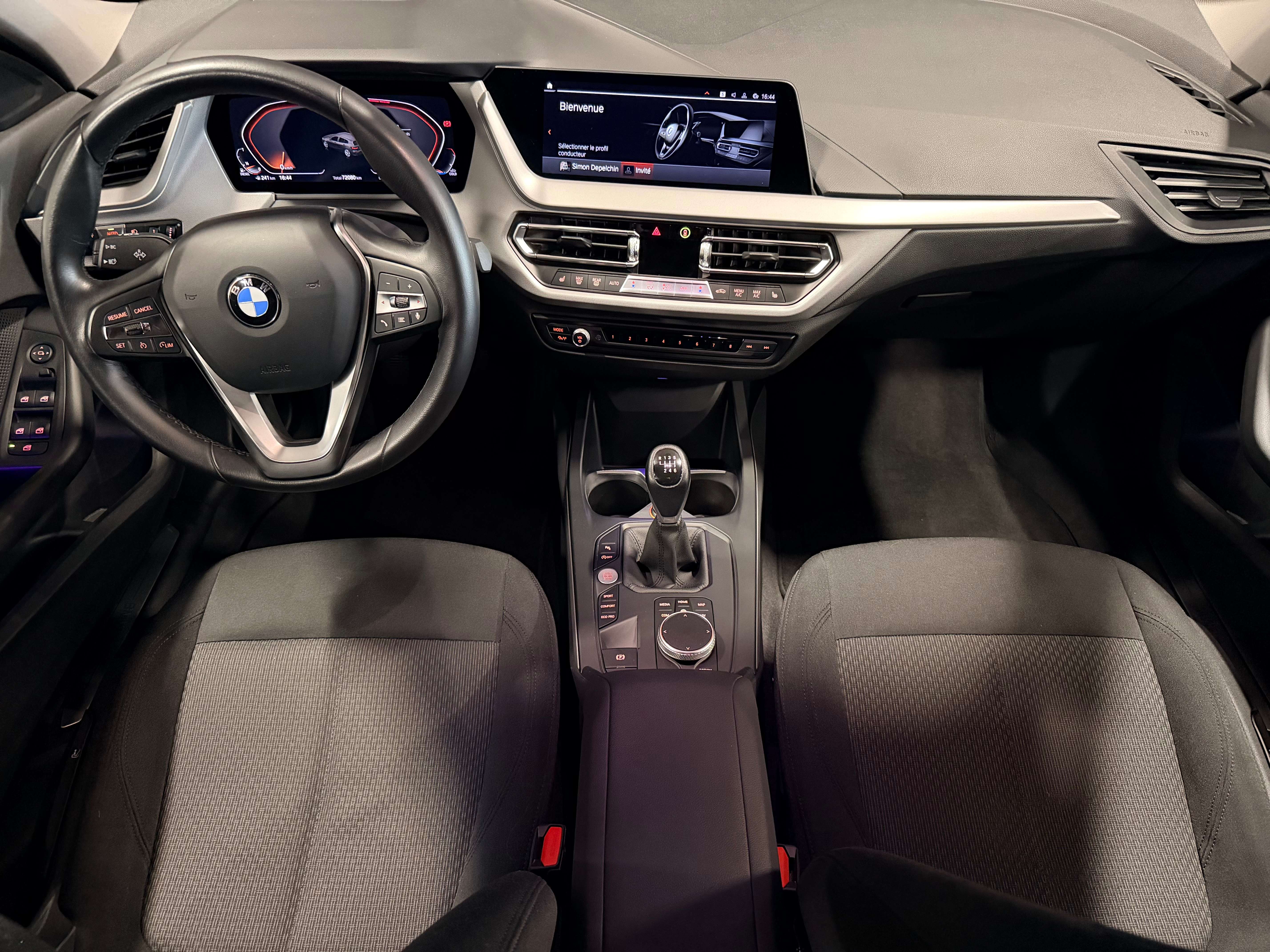 BMW 116 d Avantage - Affichage tête haute — Sièges chauffants — CarPlay