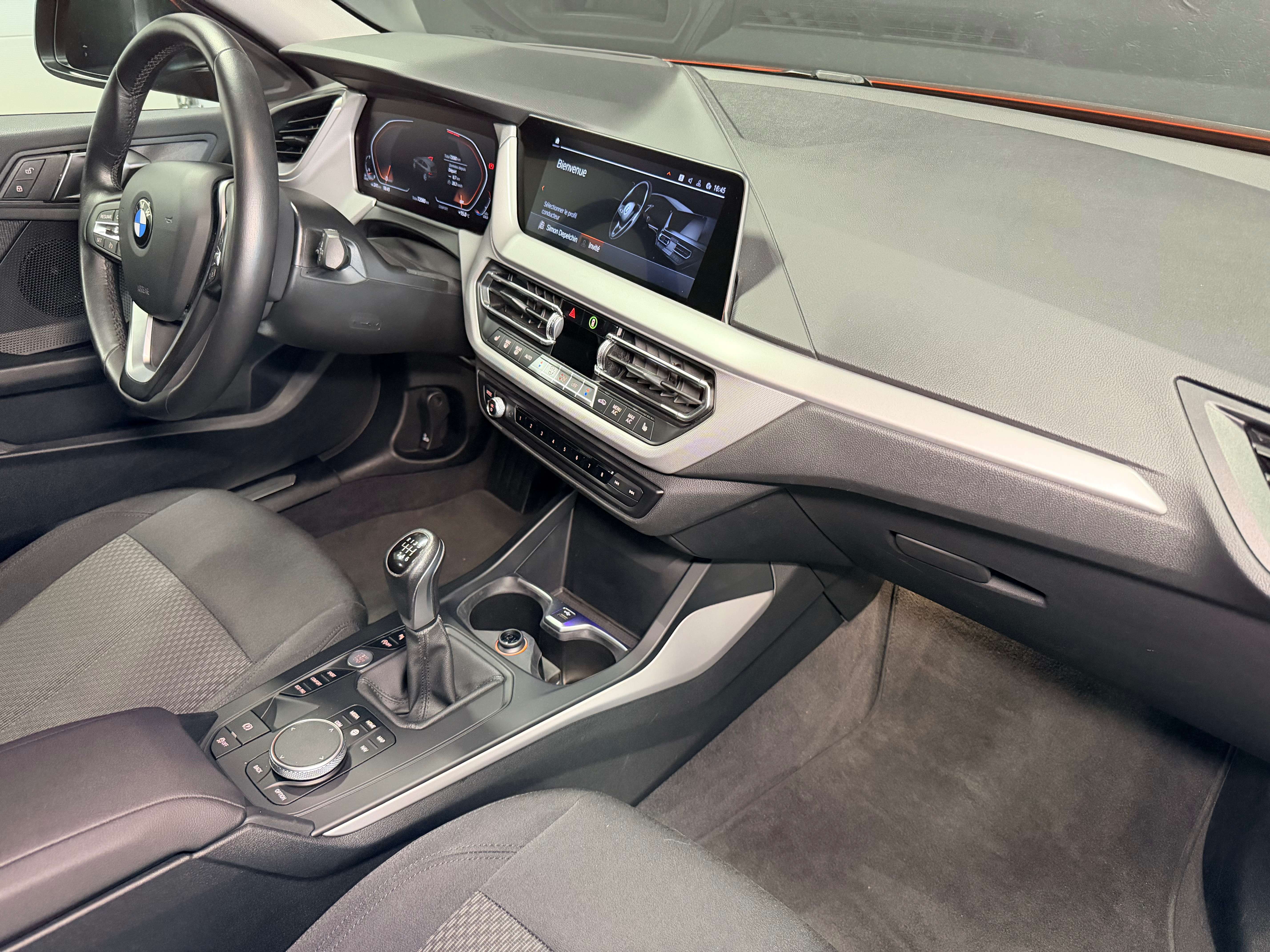 BMW 116 d Avantage - Affichage tête haute — Sièges chauffants — CarPlay
